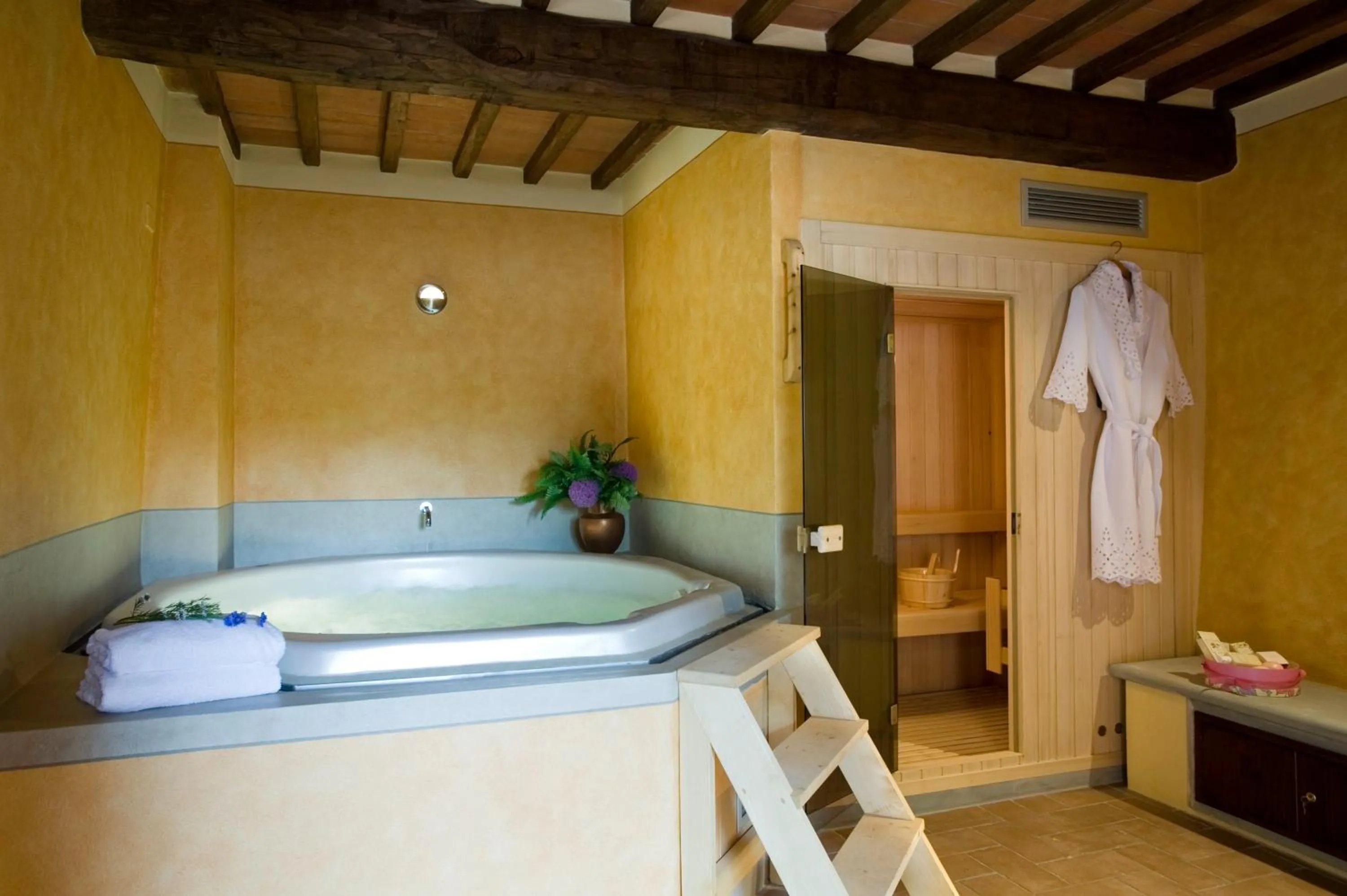 Hot Tub in Borgo I Vicelli Adults Only Relais