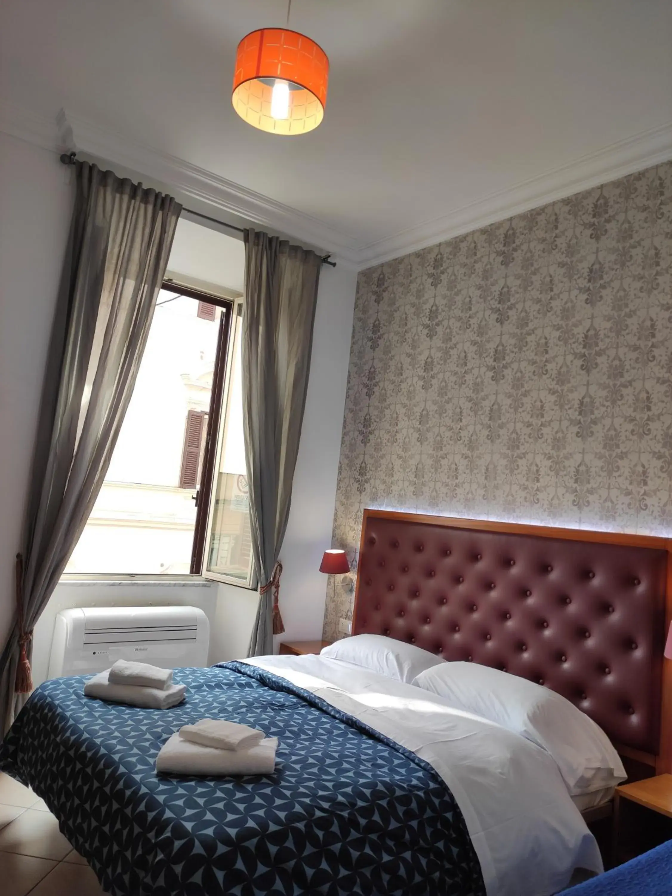 Triple Room with Bathroom in A&C Much More II Triple Room with Bathroom in A&C Much More II