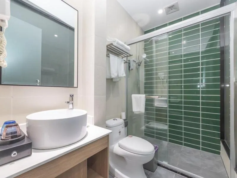 Shell Ningbo Gaoqiao Subway Station Hotel