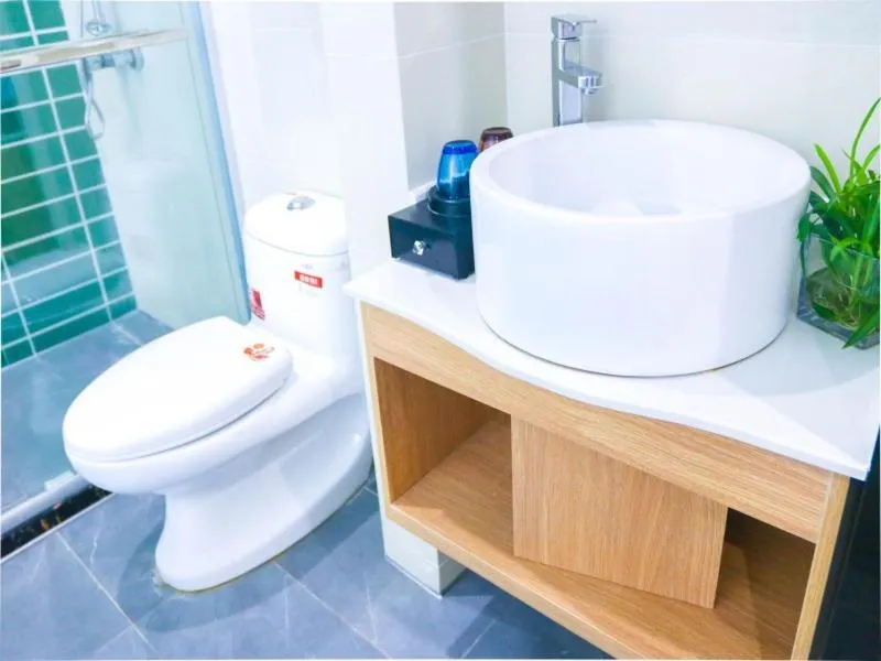 Shell Ningbo Gaoqiao Subway Station Hotel