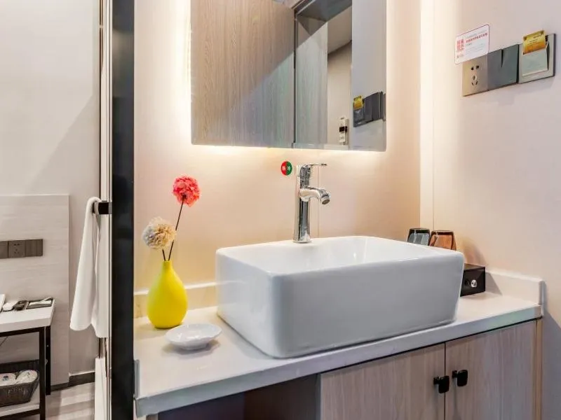 Shell Xi'an Yanta District Jixiang Village Subway Entrance Hotel