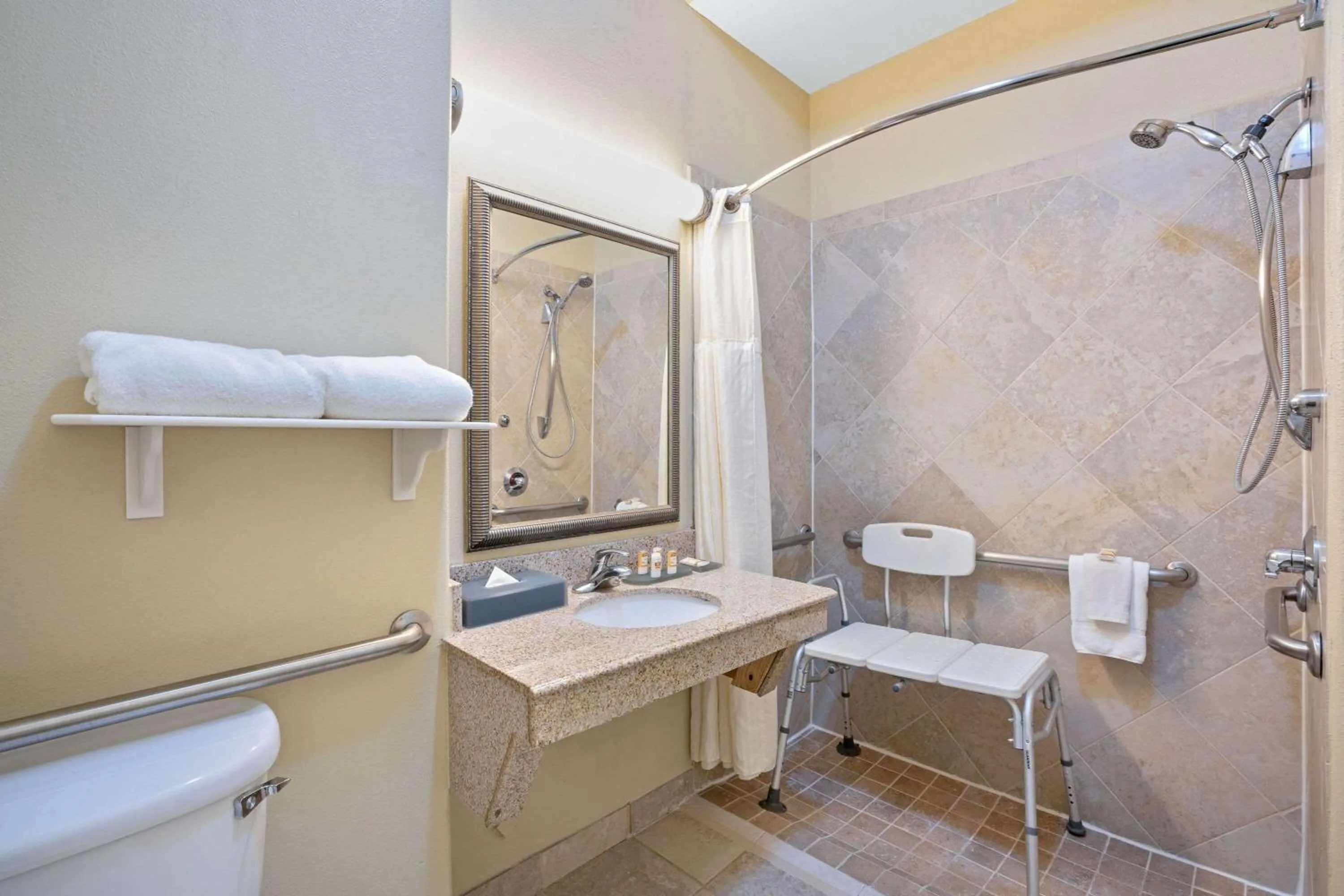 Shower in Sonesta Essential Houston Westchase