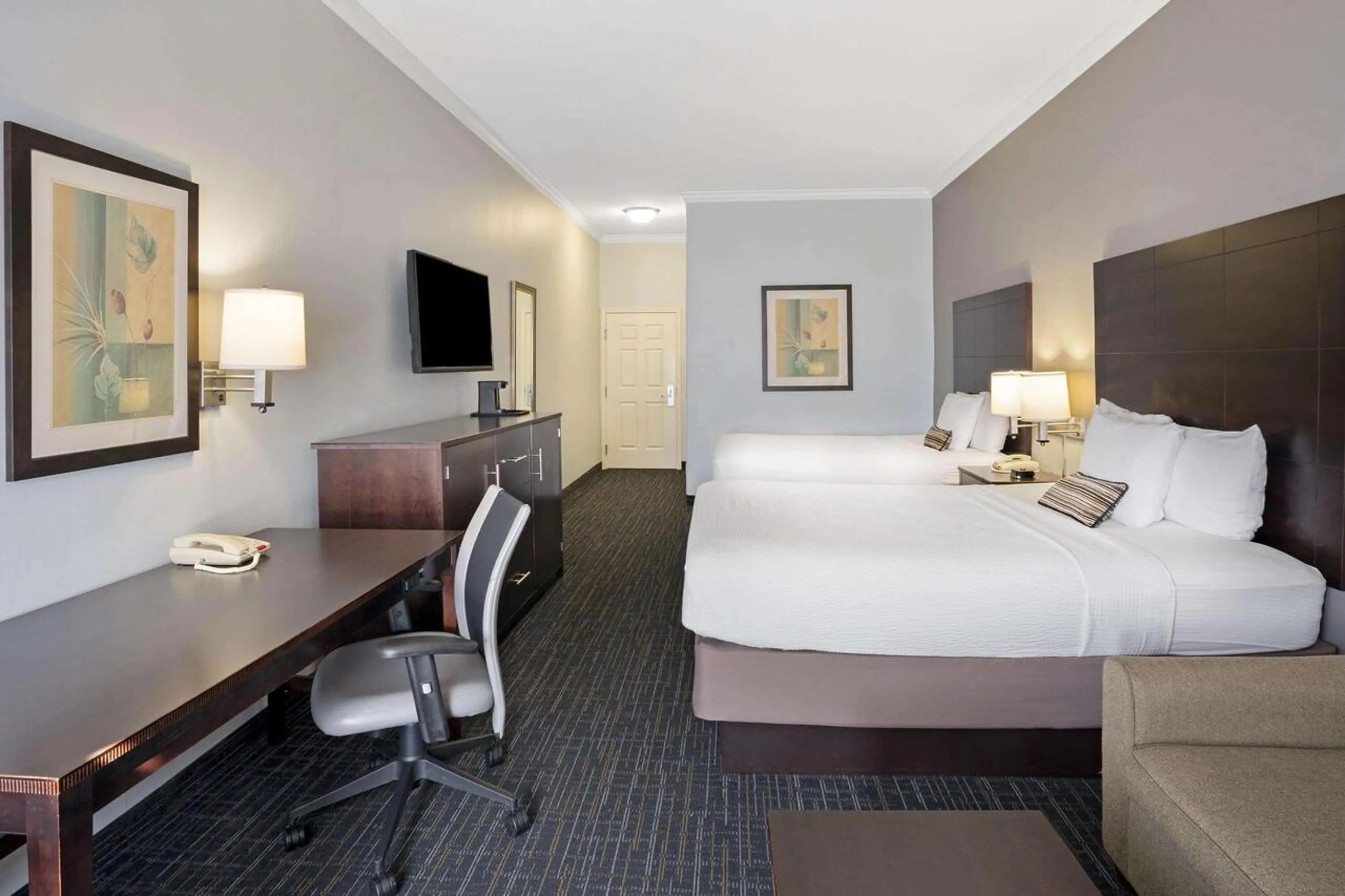 Photo of the whole room, Bed in Sonesta Essential Houston Westchase