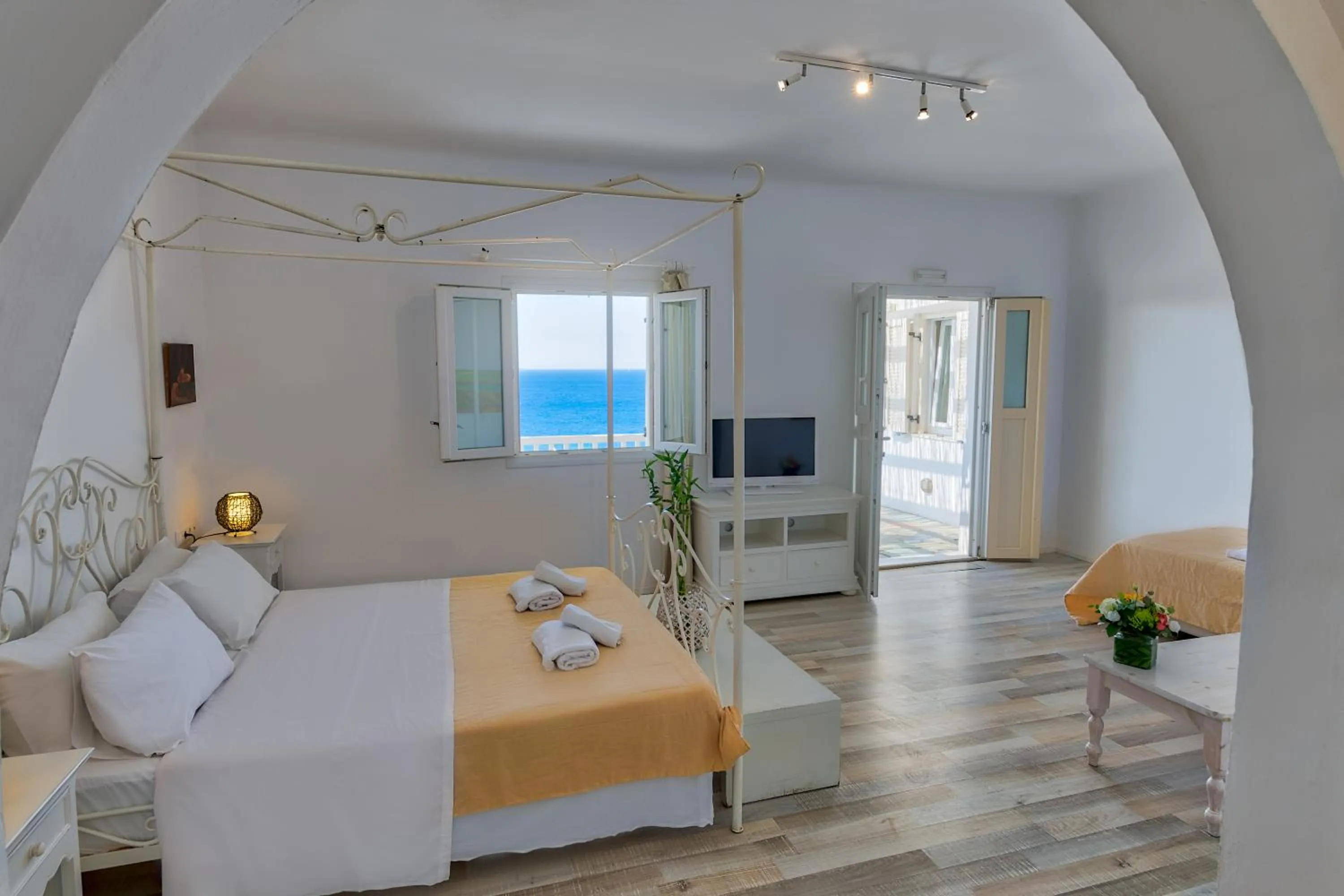 Photo of the whole room, Bed in With-inn Mykonos Suites