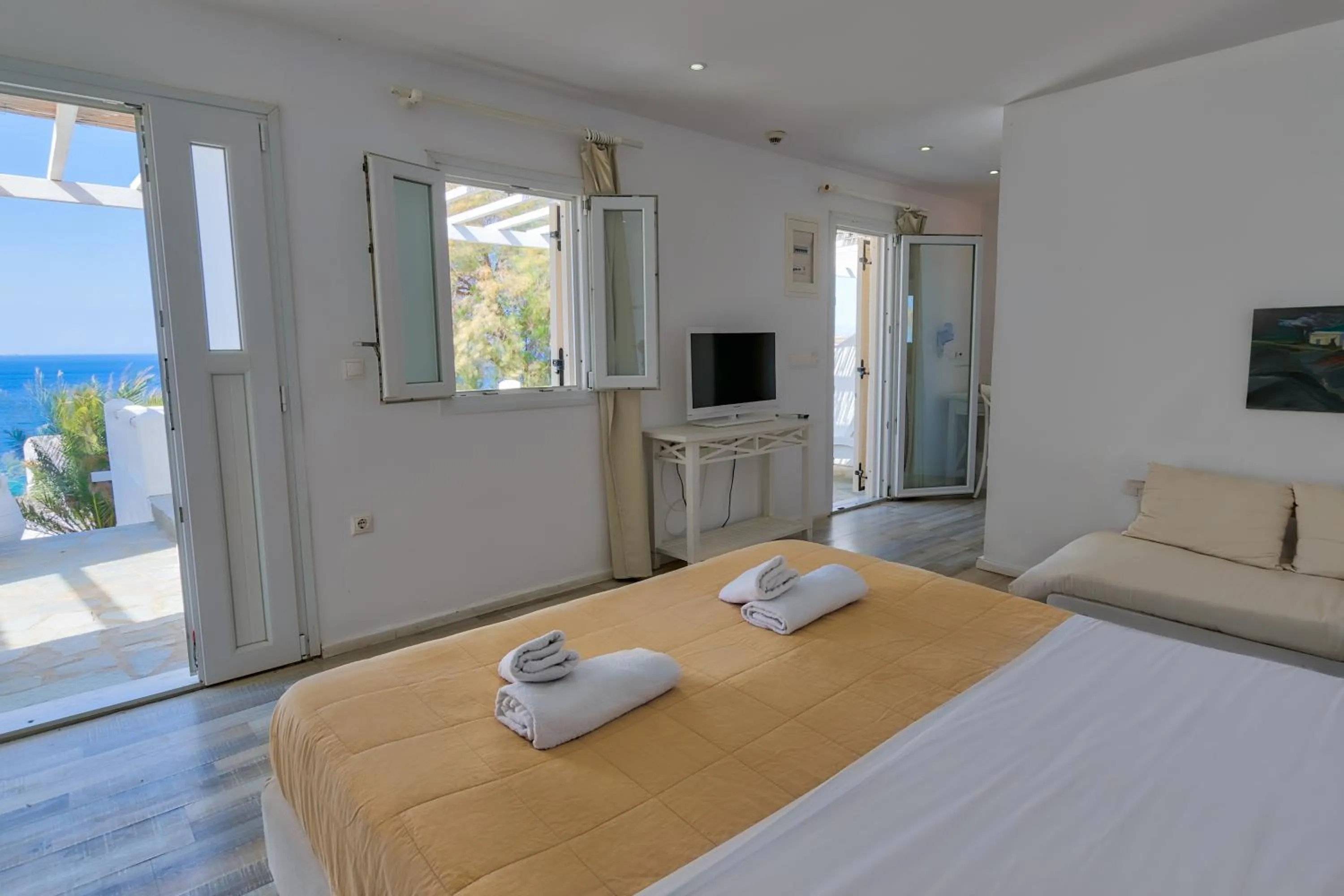 Photo of the whole room, Bed in With-inn Mykonos Suites