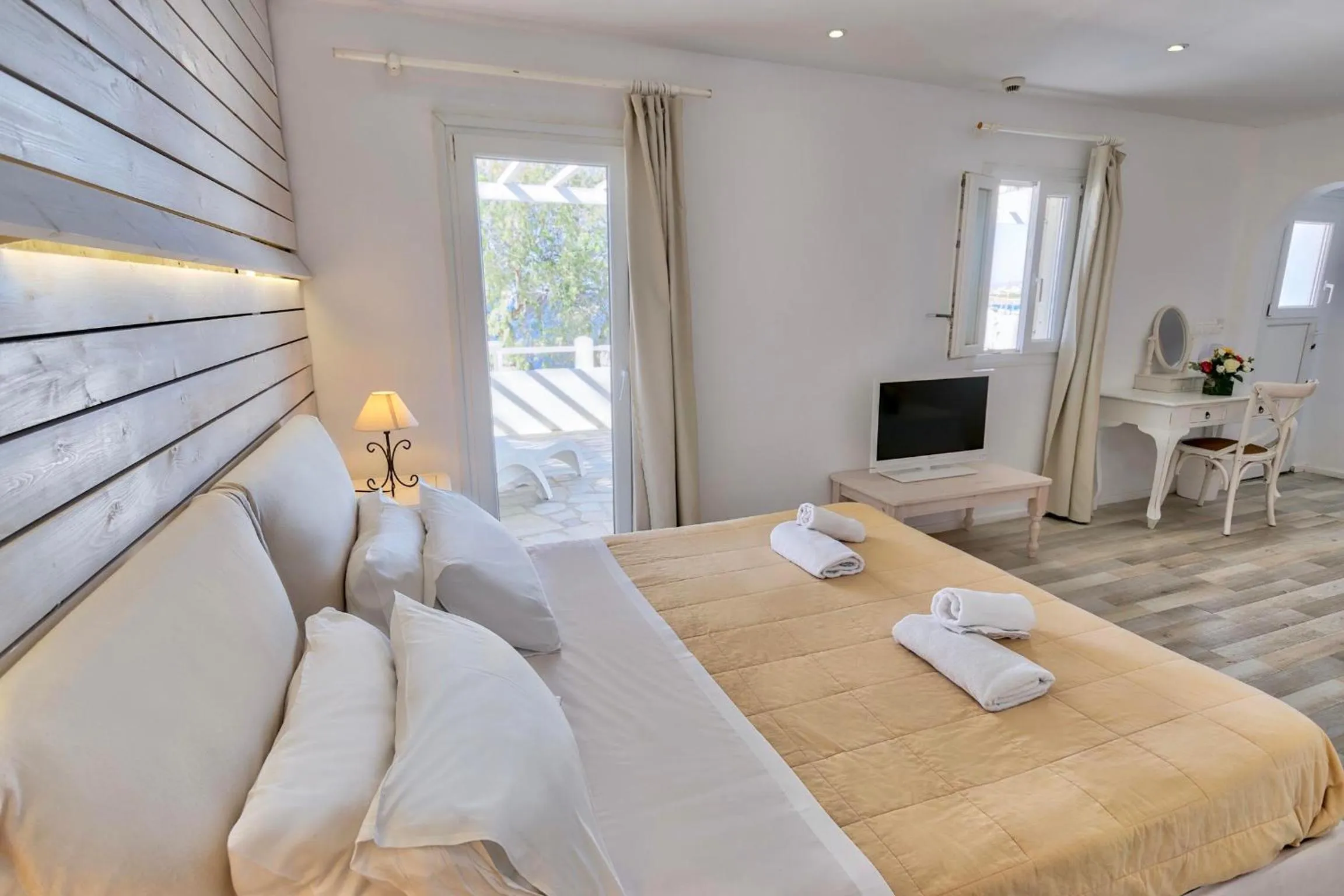 Bed in With-inn Mykonos Suites