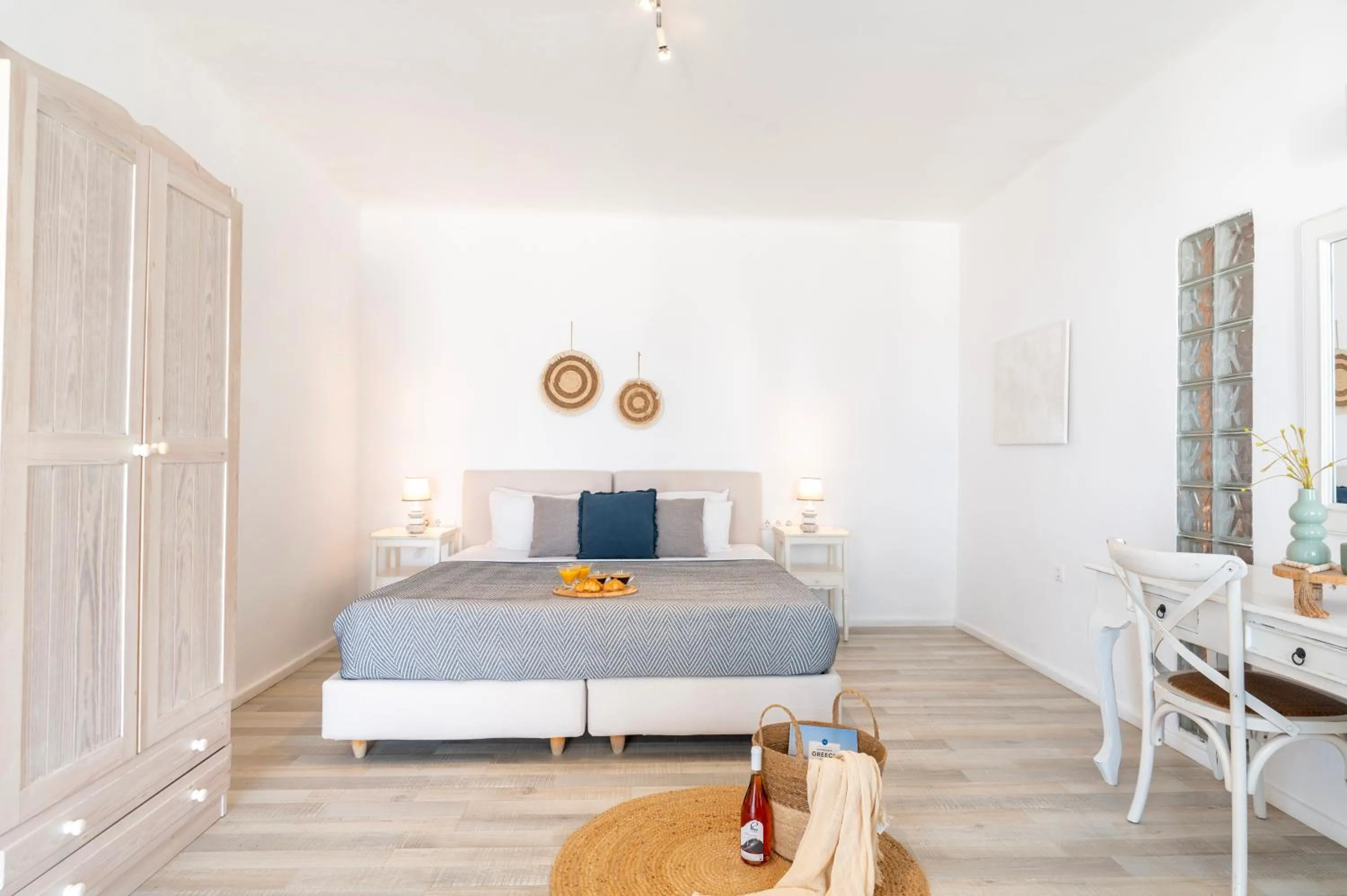 Bed in With-inn Mykonos Suites