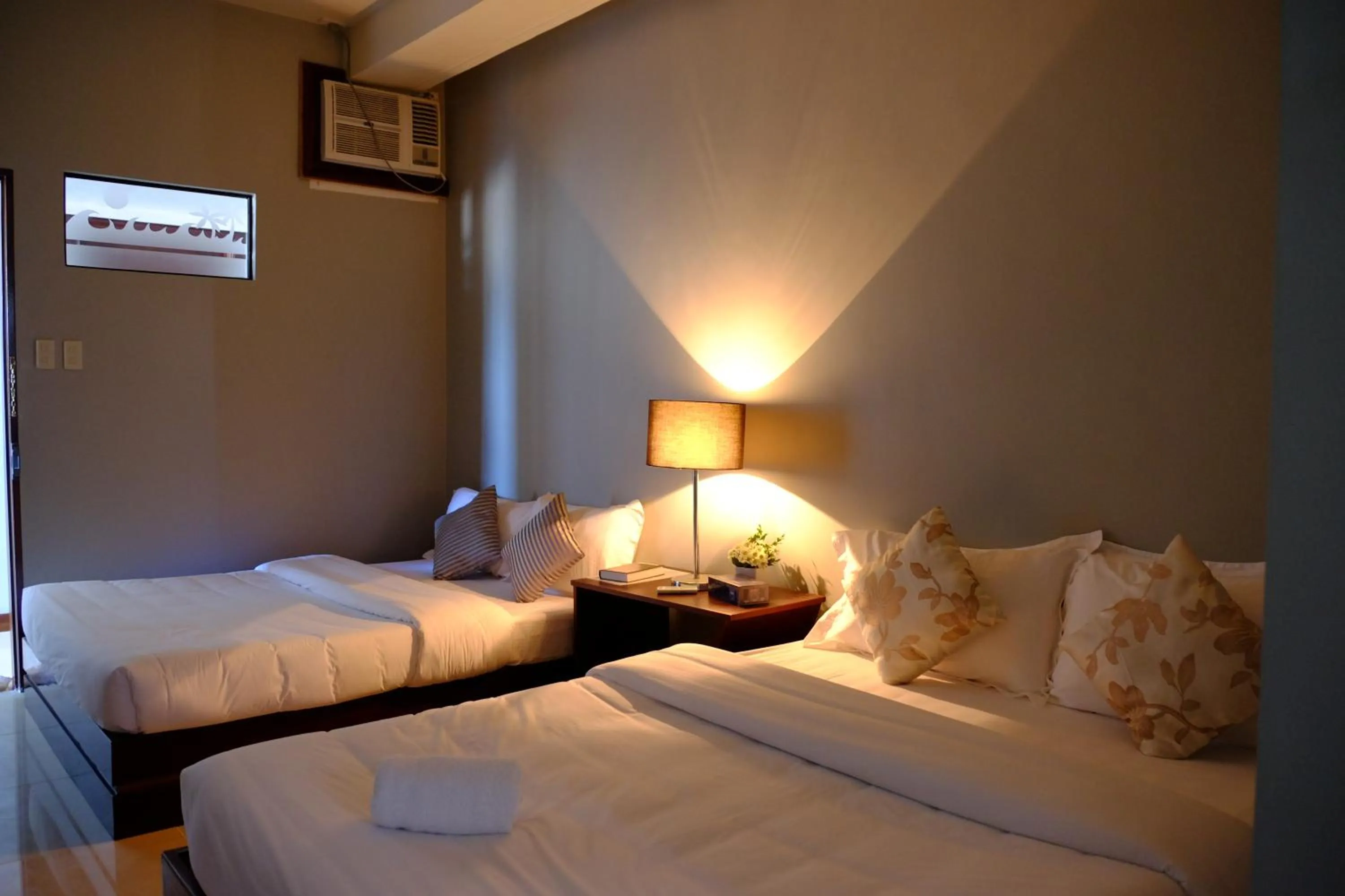 Bedroom, Bed in Pacific Waves Inn (Annex)