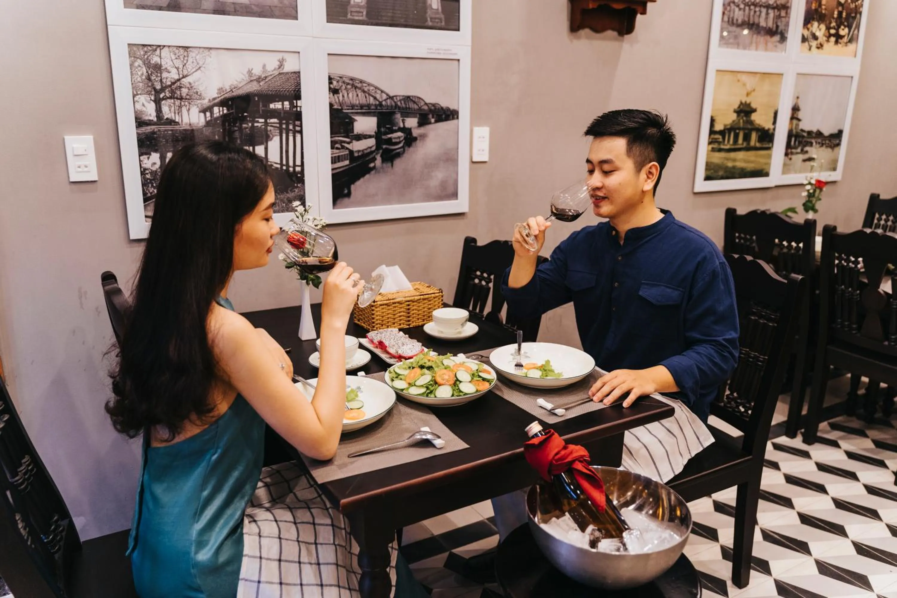 Breakfast in Hue 1962 INN