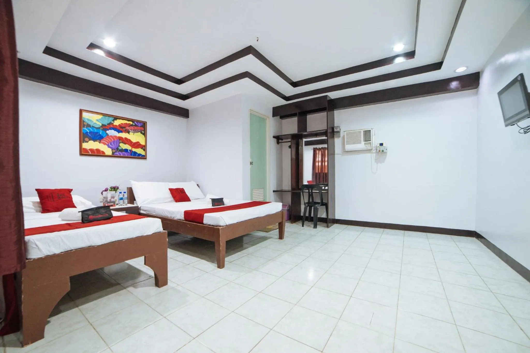 Photo of the whole room, Bed in RedDoorz near San Juanico Bridge