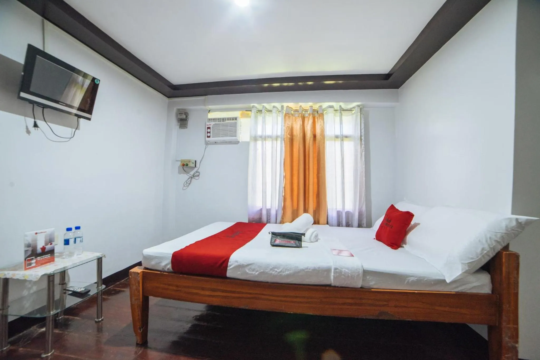 Photo of the whole room, Bed in RedDoorz near San Juanico Bridge