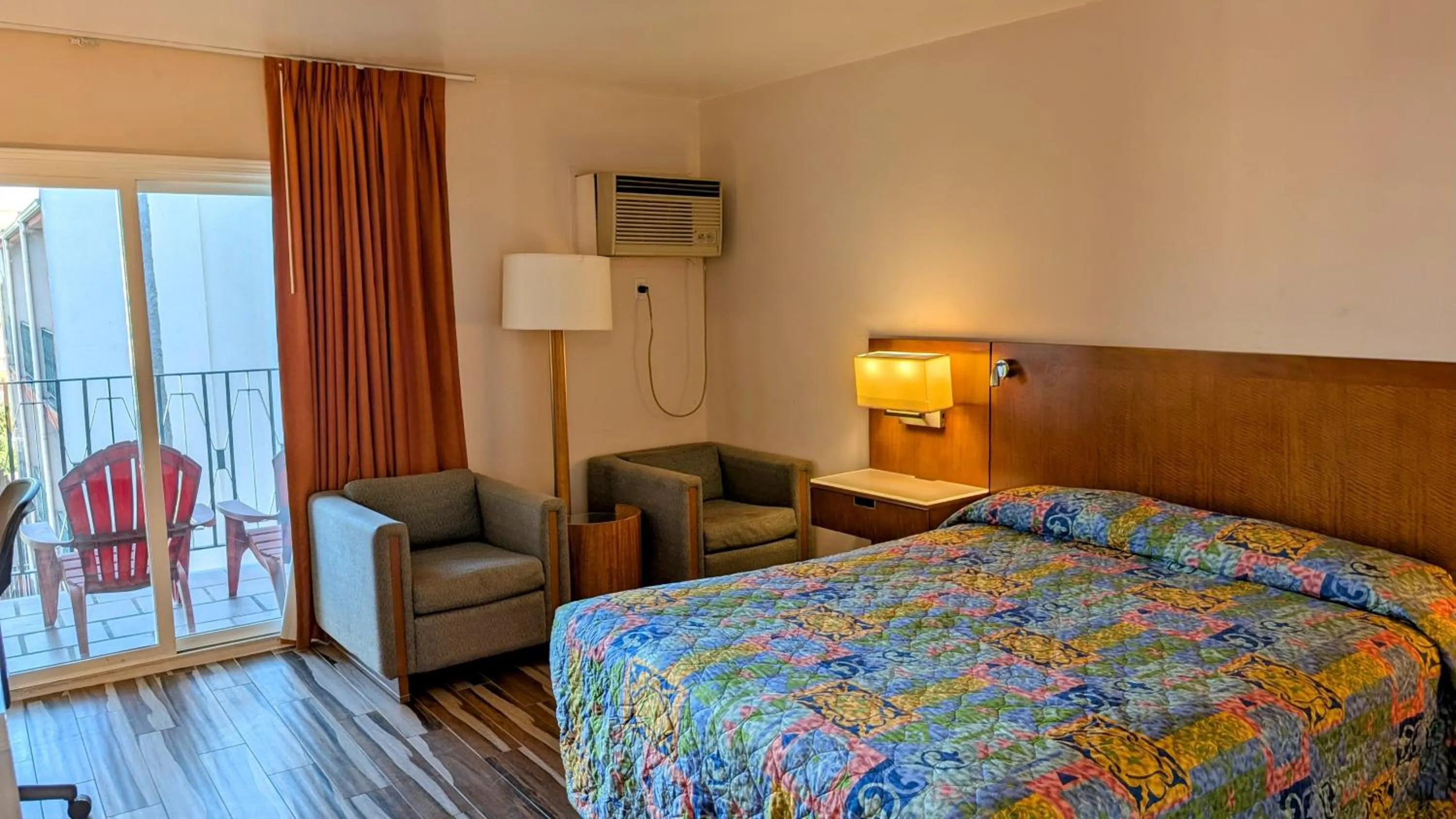 Bed in Royal Century Hotel at LAX