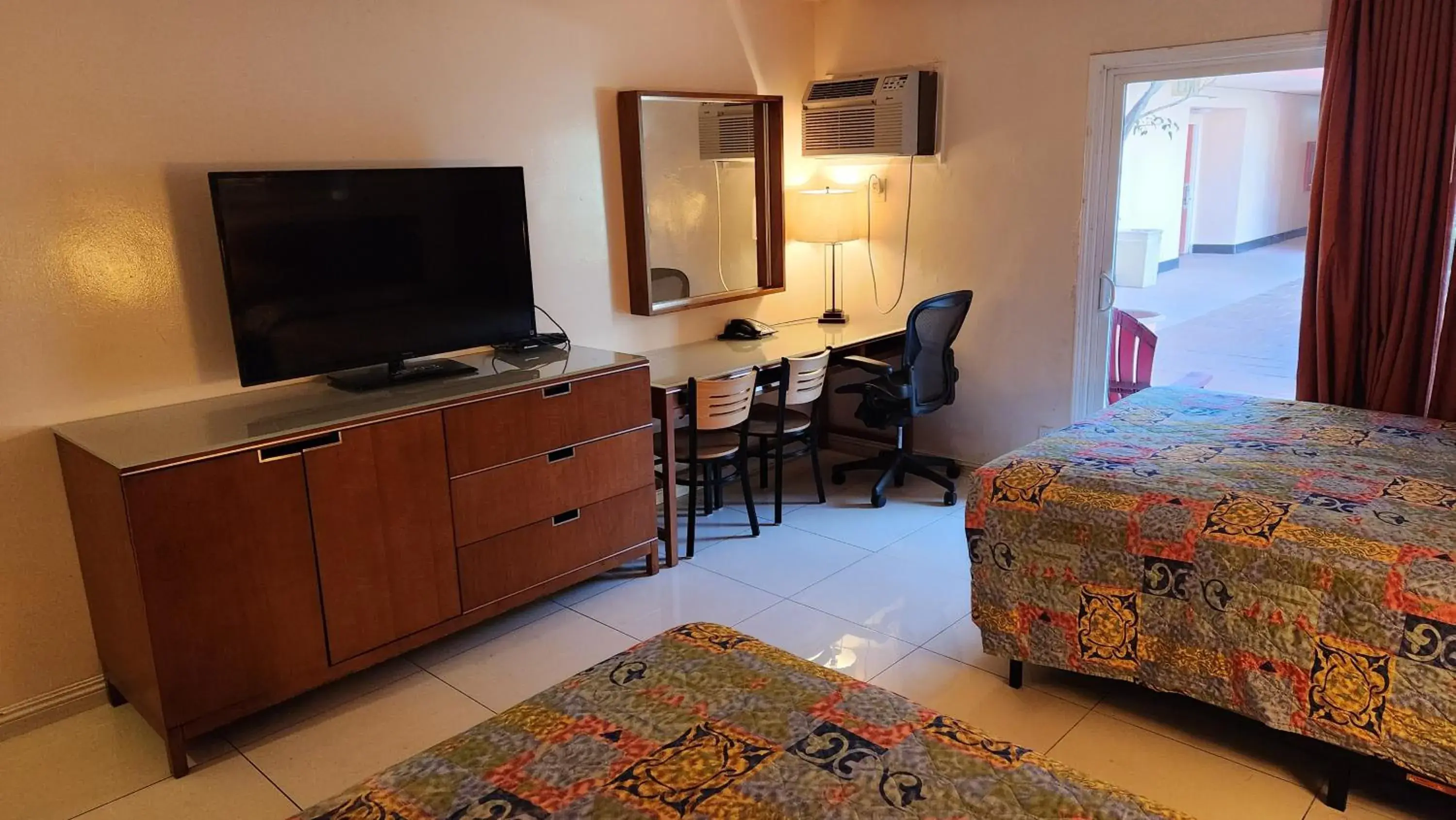 Double Deluxe Queen in Royal Century Hotel at LAX Double Deluxe Queen in Royal Century Hotel at LAX