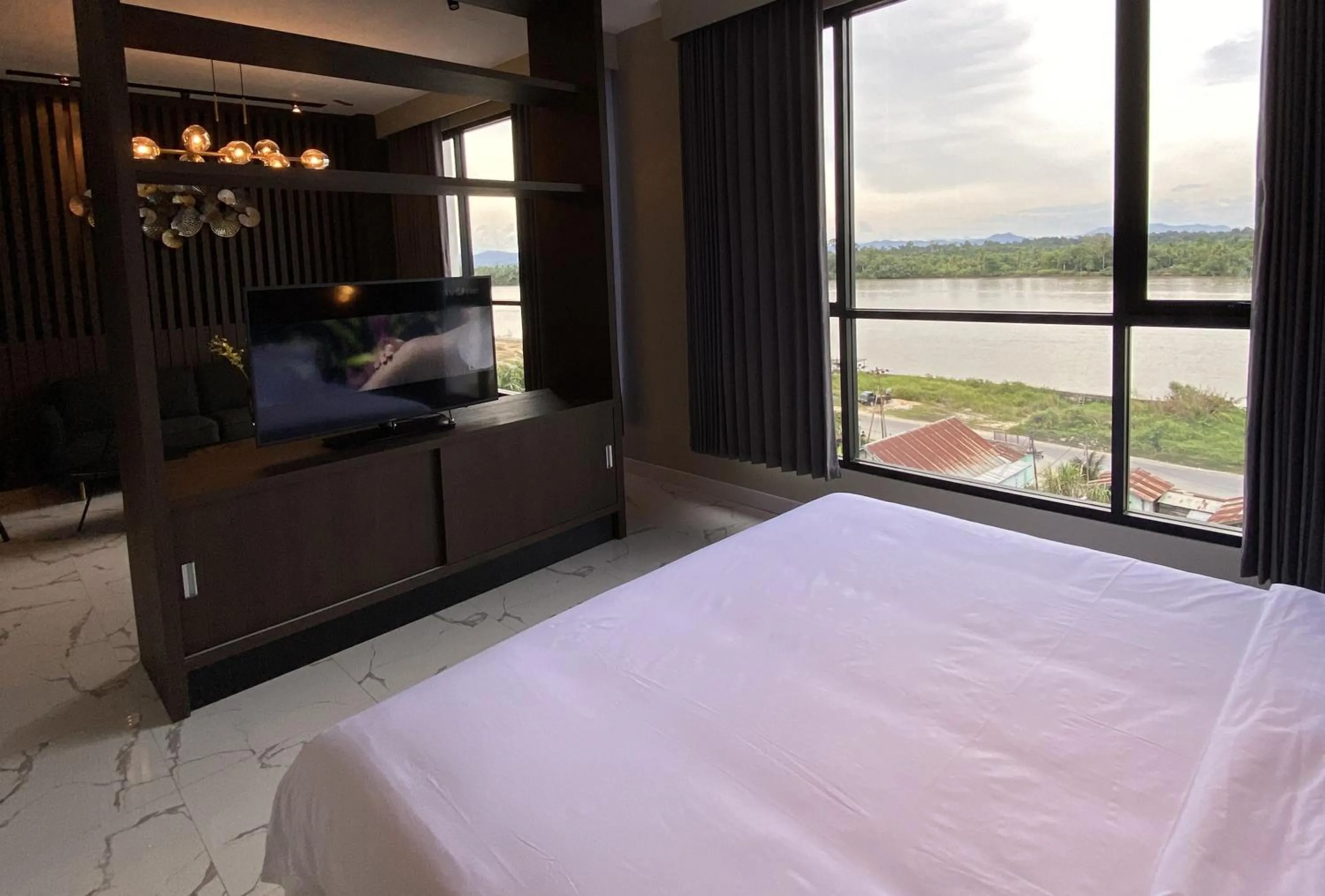 Bedroom, Bed in Luminor Hotel Tanjung Selor By WH