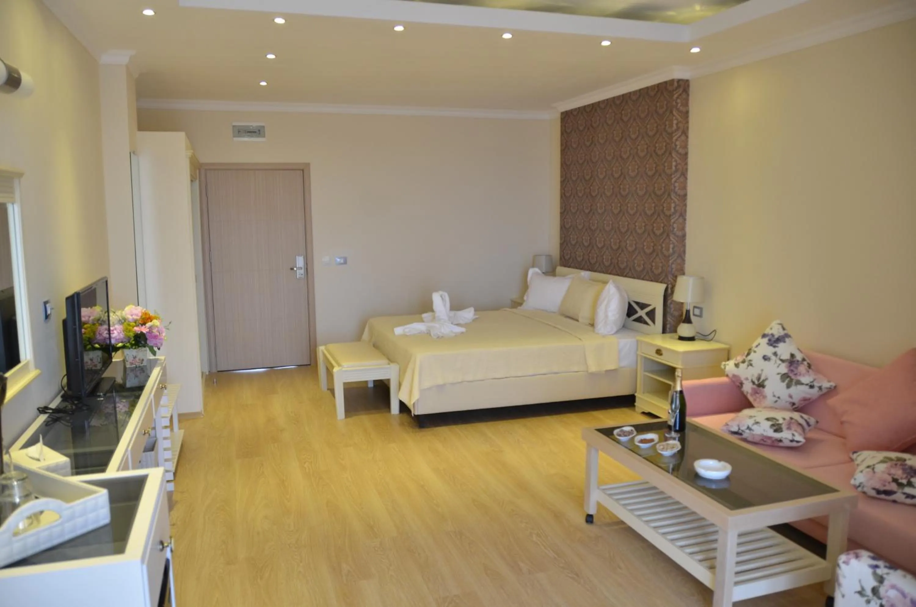 Photo of the whole room, Bed in Phoenicia Luxury Hotel