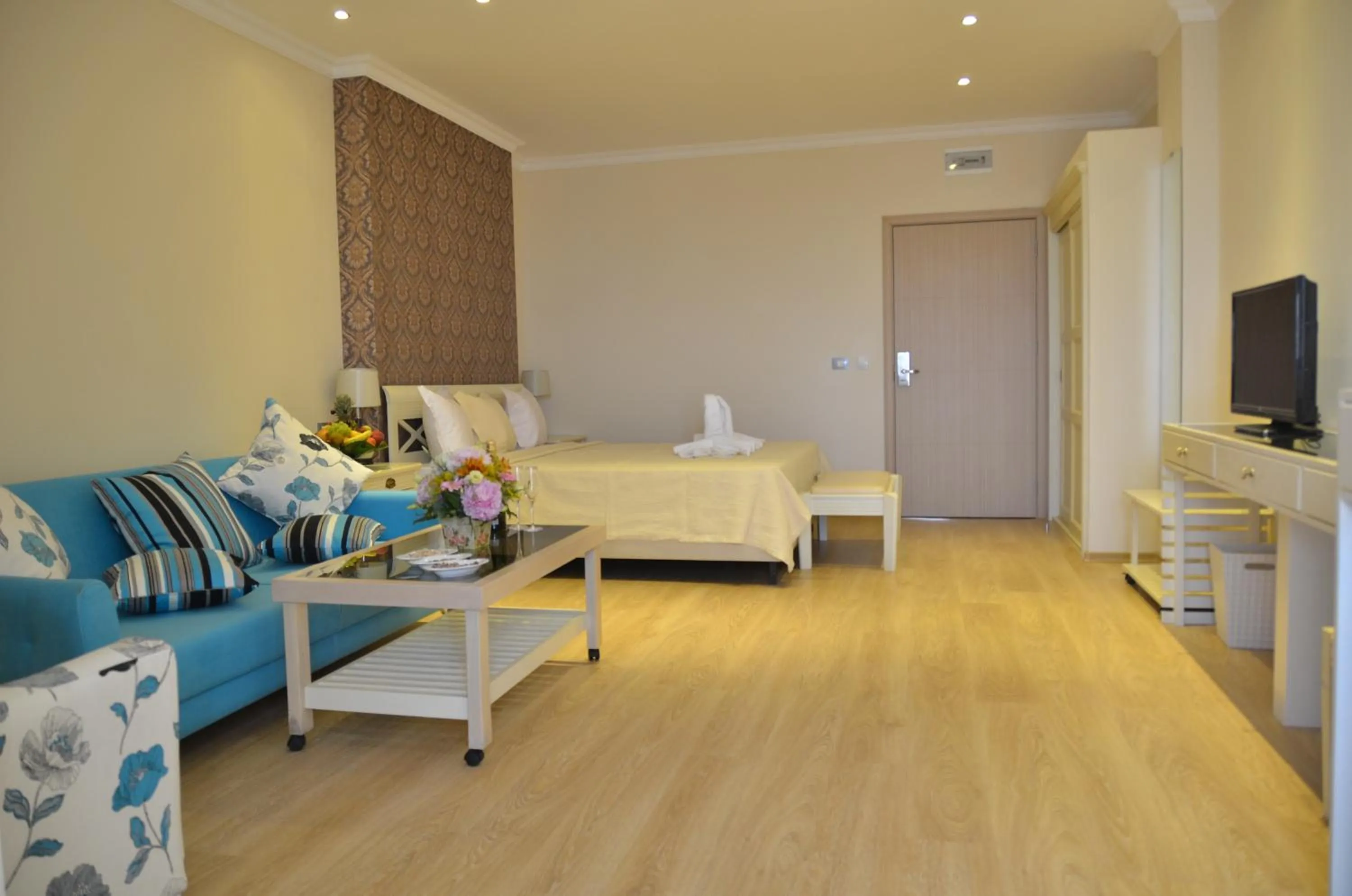 Photo of the whole room in Phoenicia Luxury Hotel