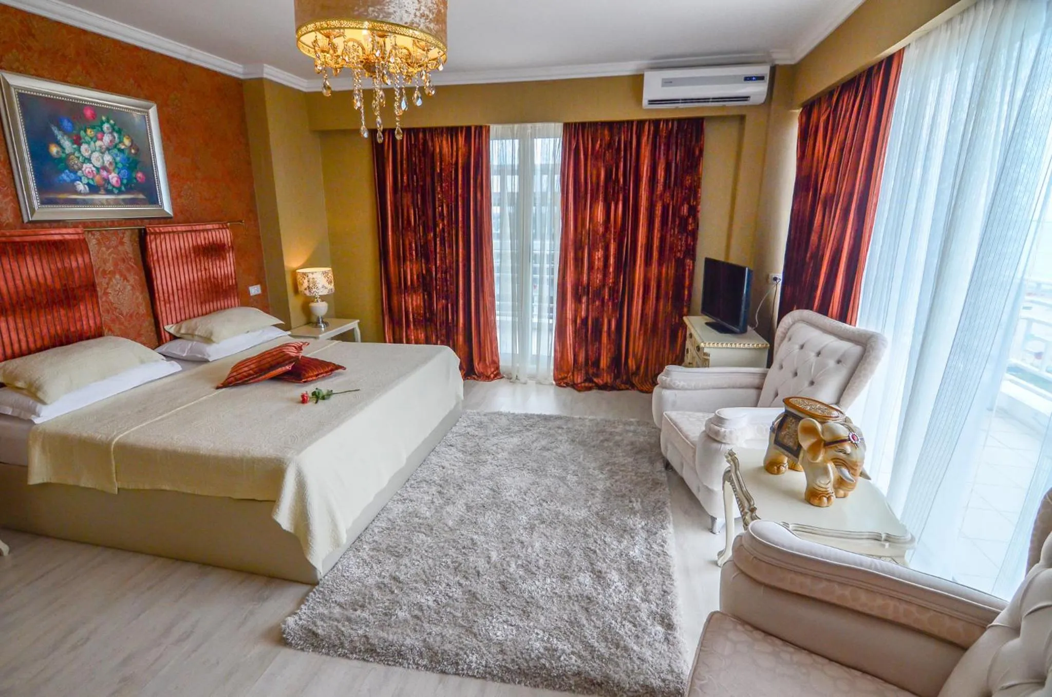 Photo of the whole room, Bed in Phoenicia Luxury Hotel