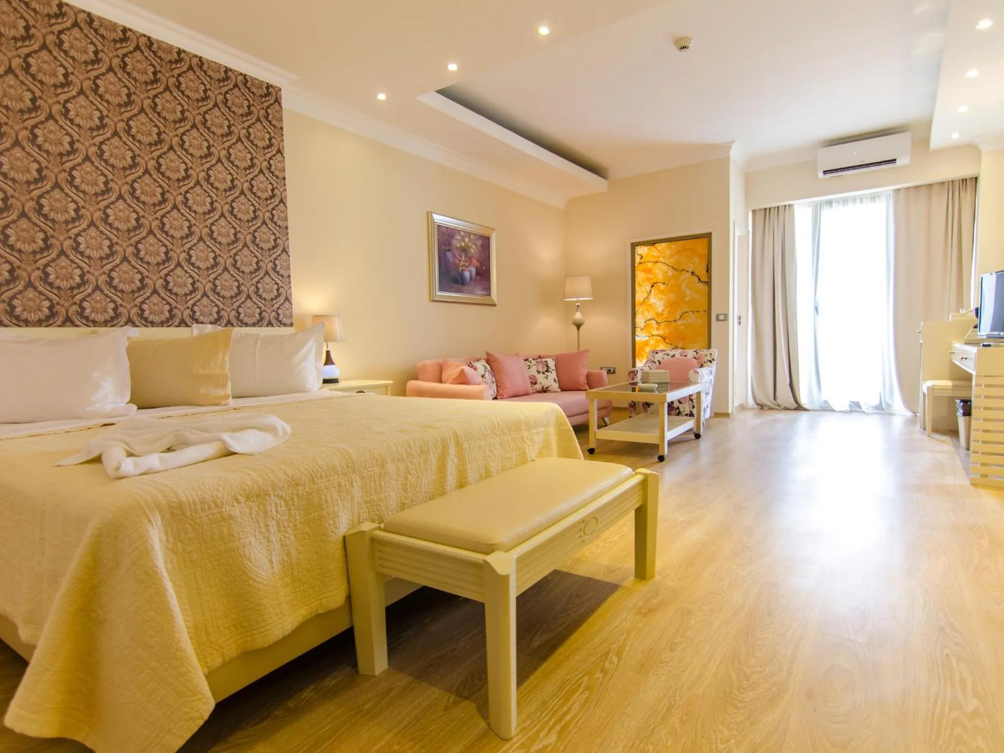 Photo of the whole room, Bed in Phoenicia Luxury Hotel