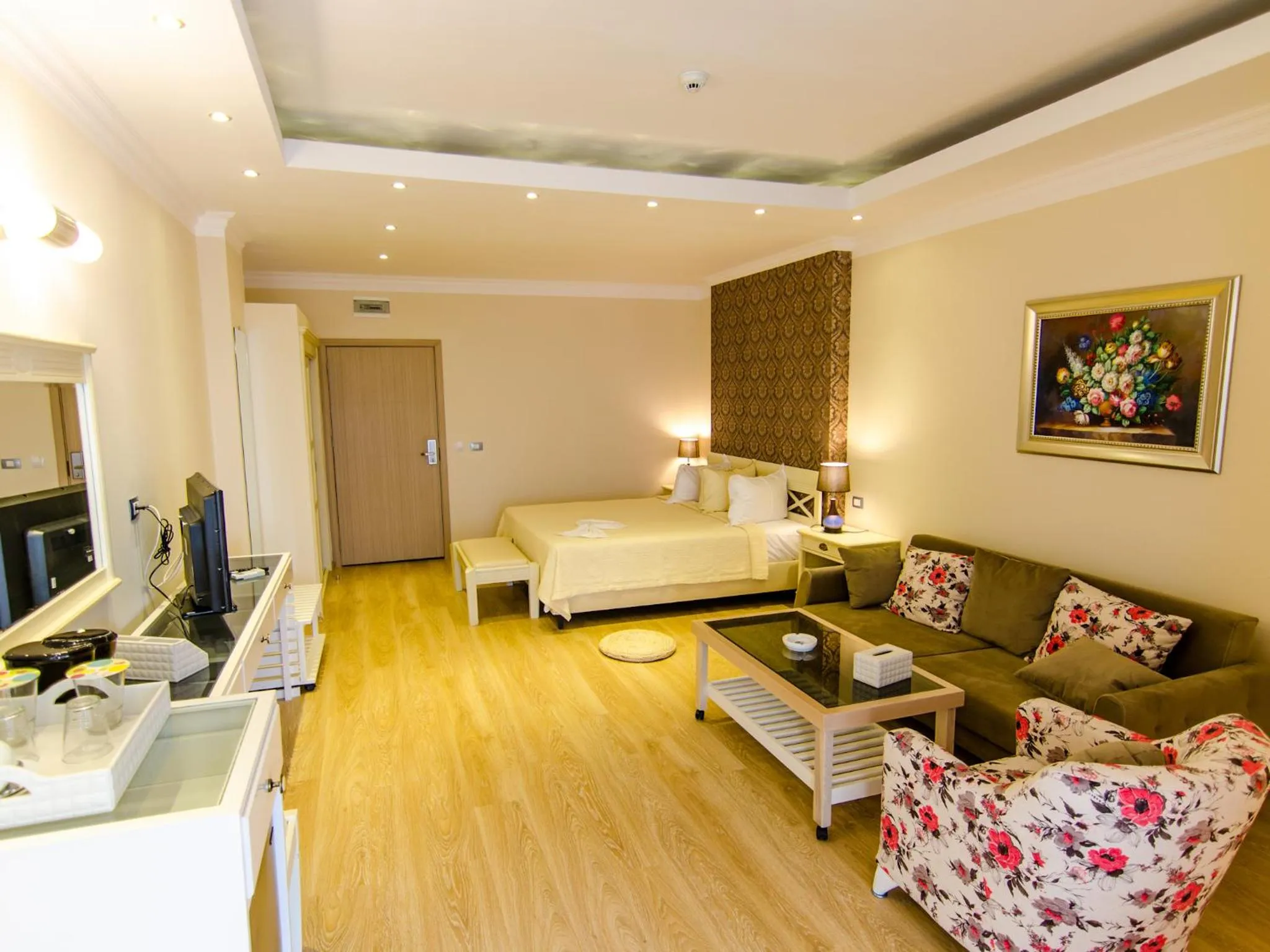 Photo of the whole room, Bed in Phoenicia Luxury Hotel