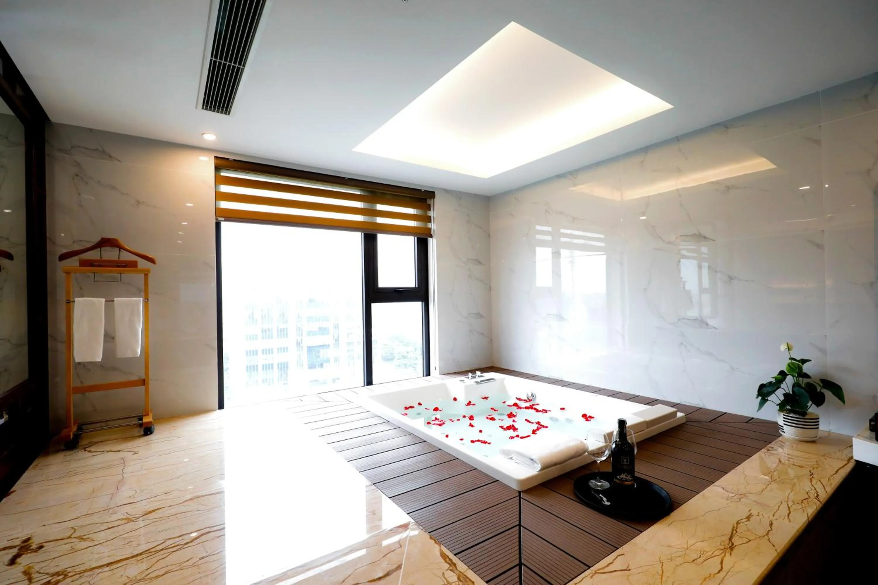 Bath, Bed in Grand Phoenix Hotel Bac Ninh