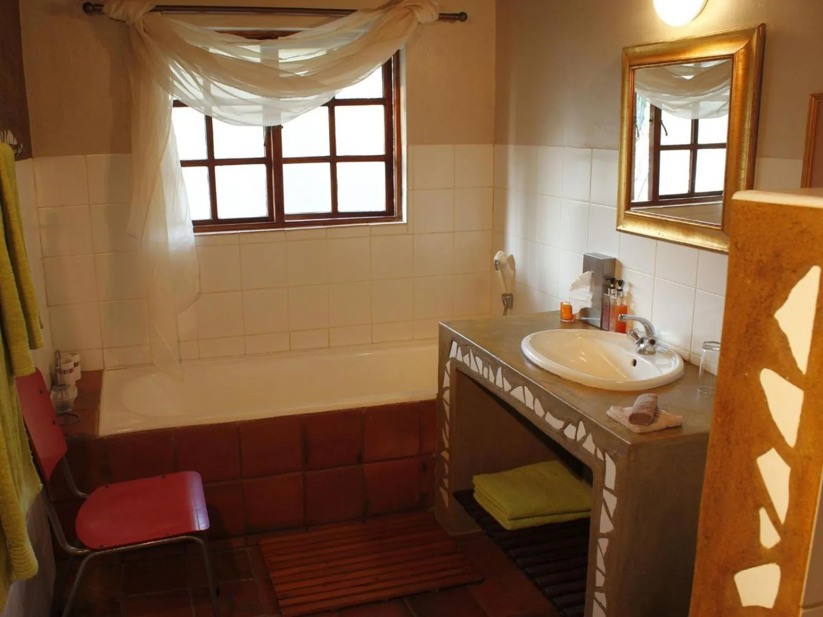 Bathroom in Old Joe's Kaia