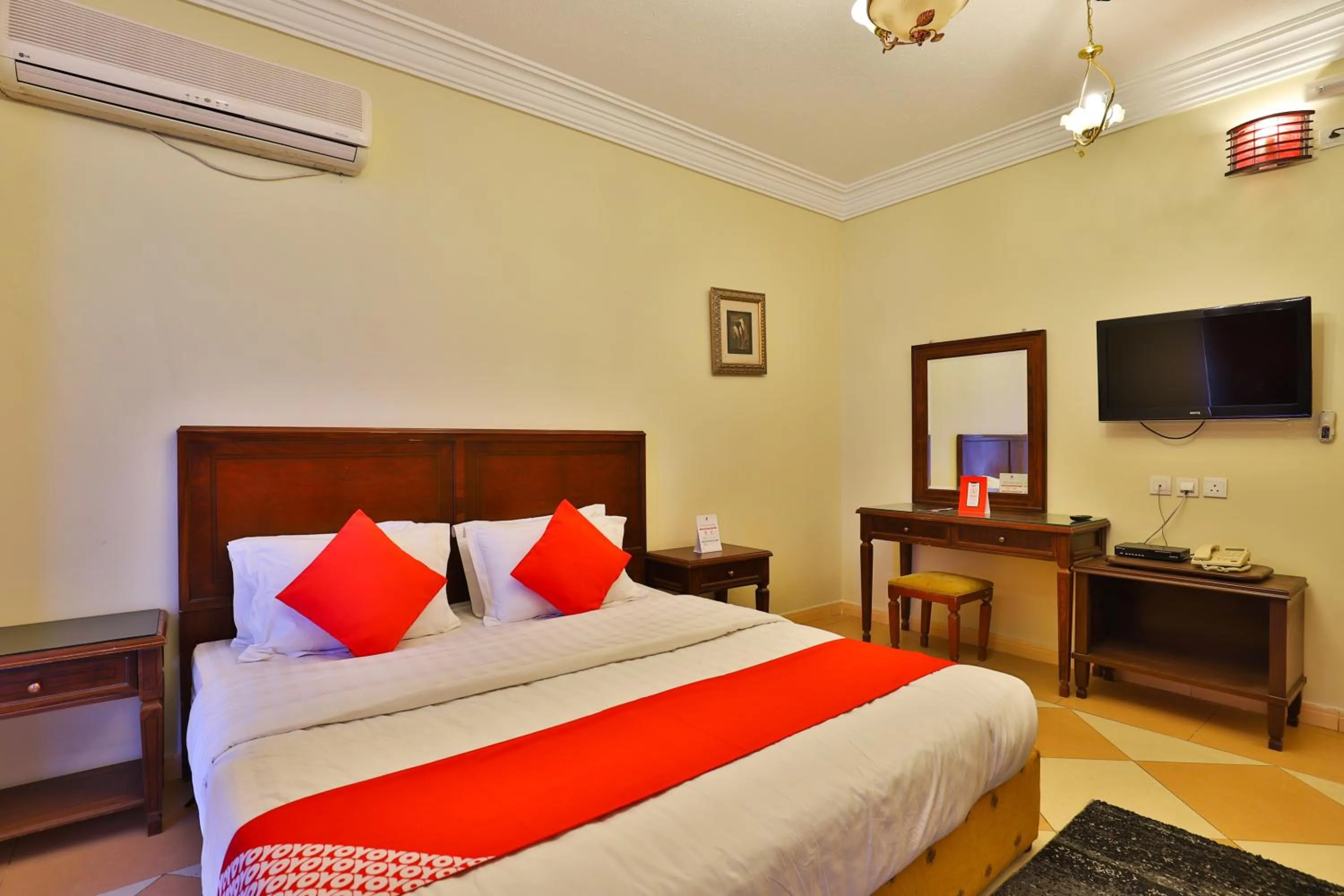 Bedroom in OYO 369 Arwa Alqosor