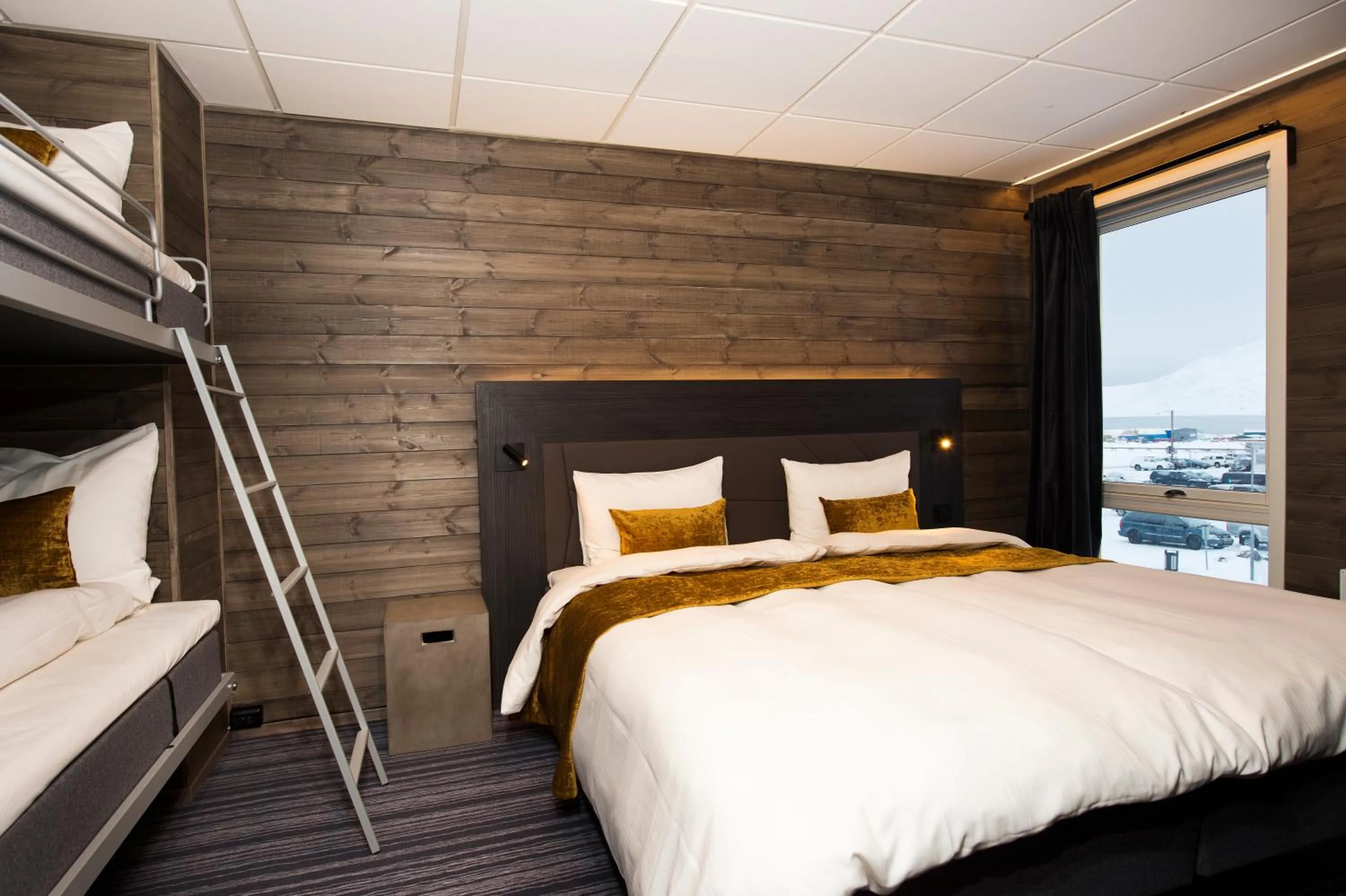 Bedroom, Bed in Svalbard Hotell | Lodge