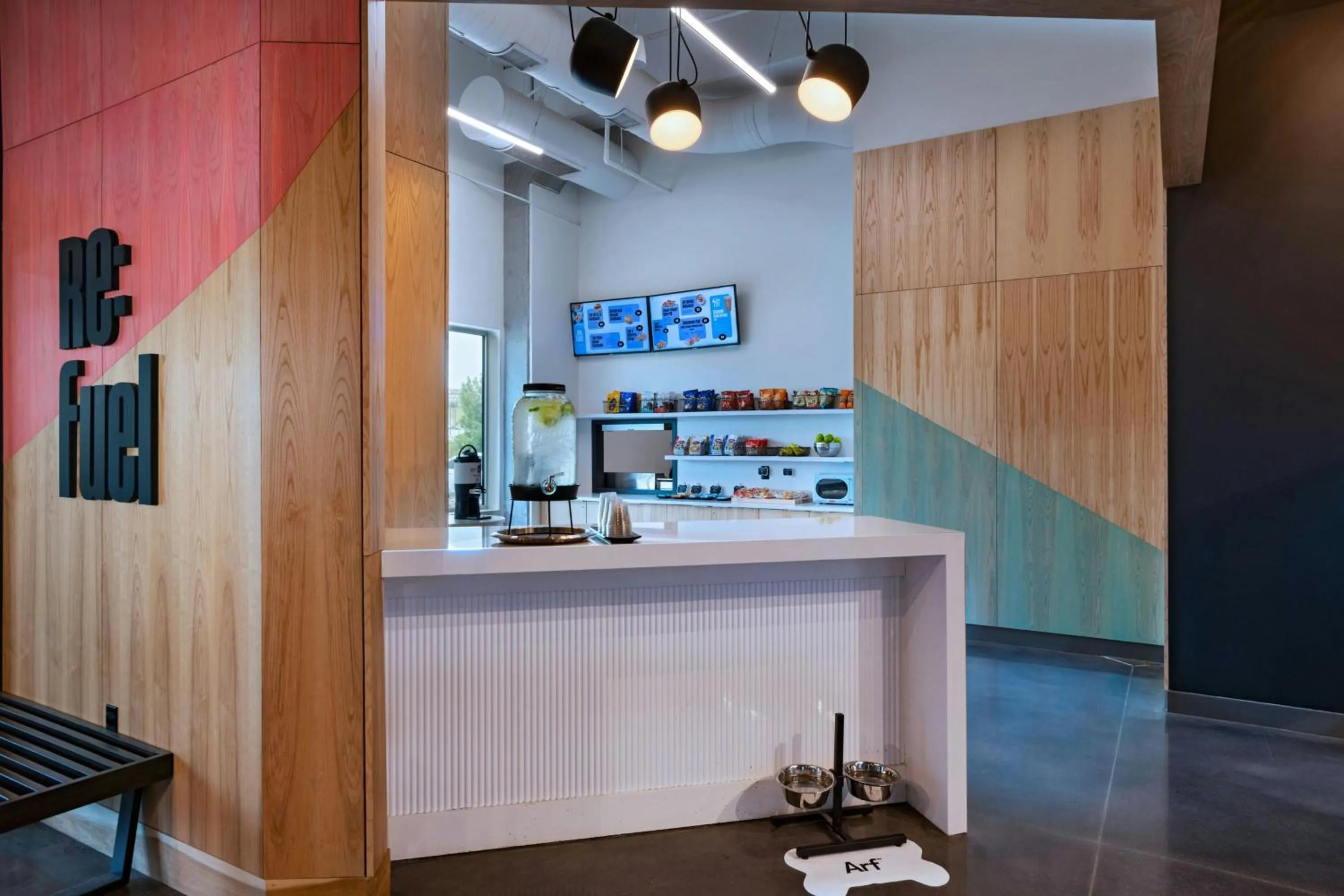 Restaurant/places to eat in Aloft Omaha West