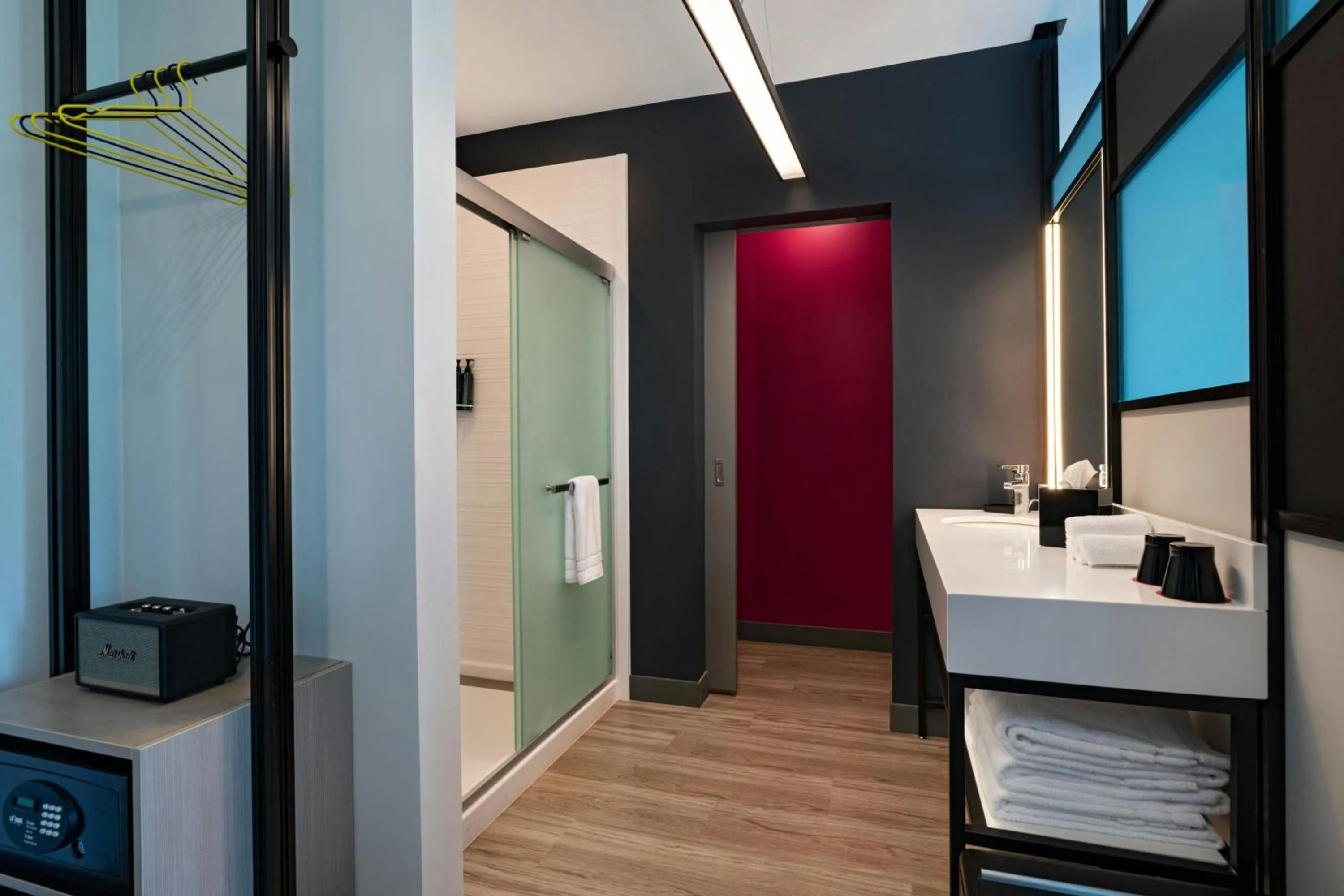 Bathroom, Bed in Aloft Omaha West