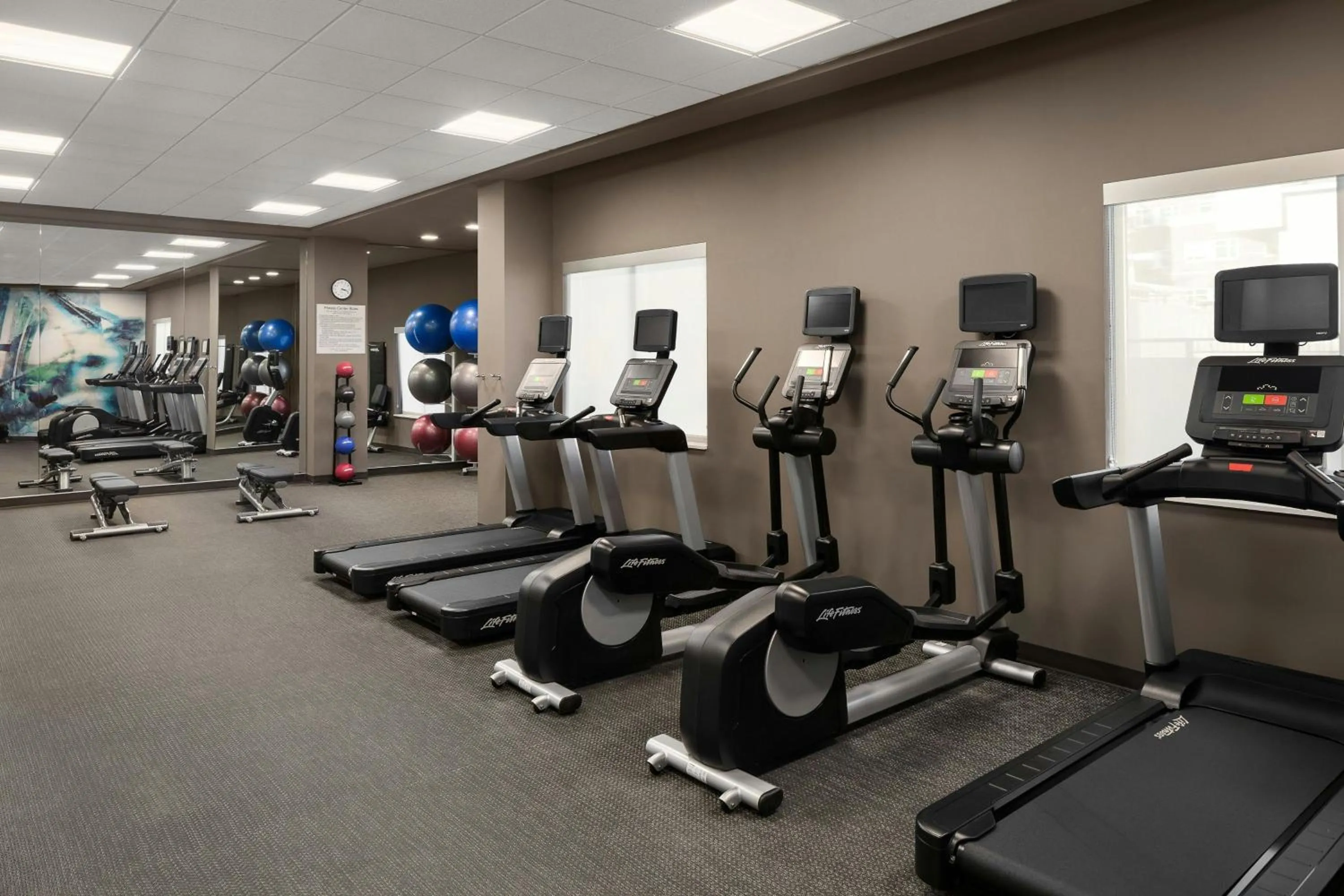 Fitness centre/facilities in Courtyard by Marriott Seattle Northgate