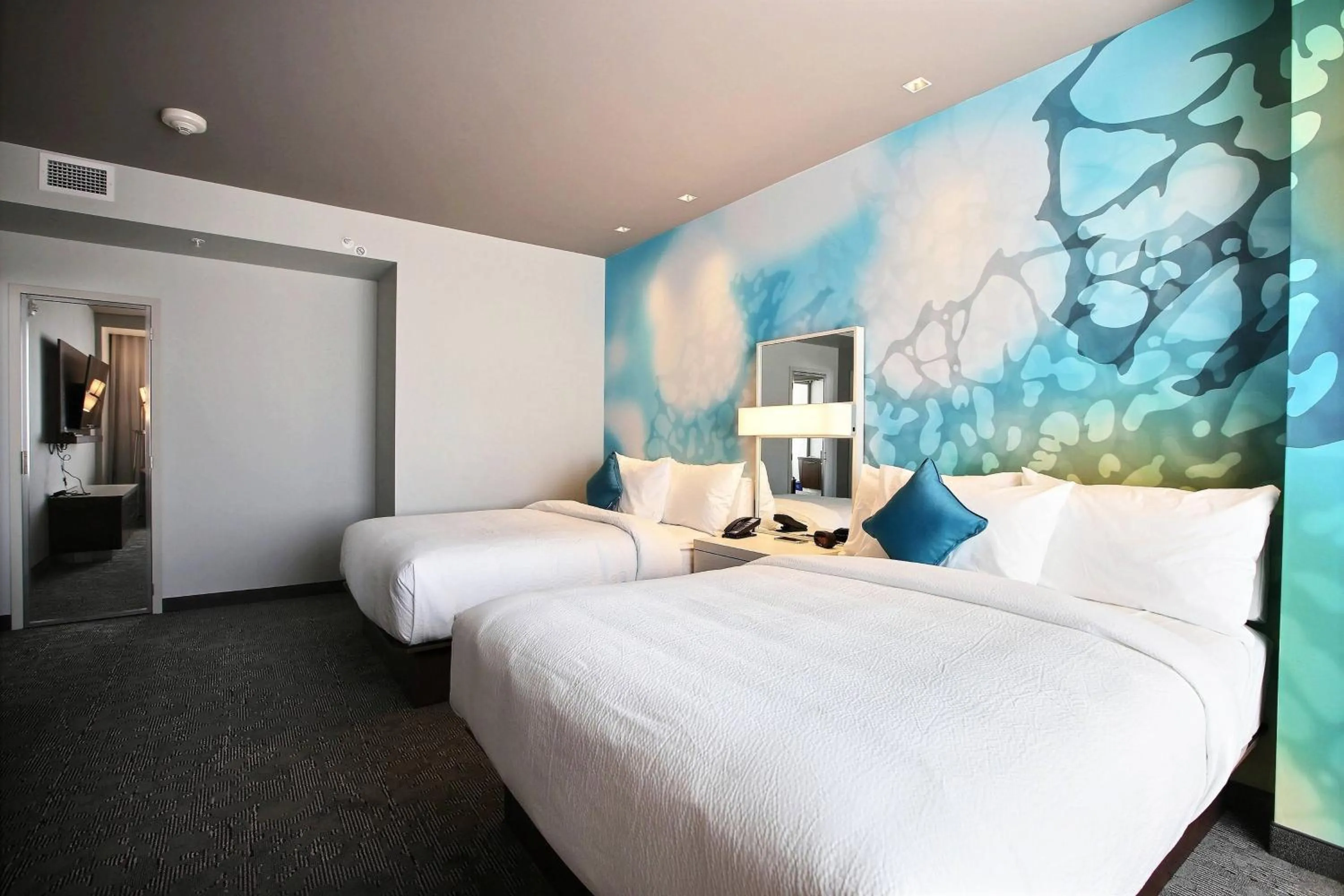 Photo of the whole room, Bed in Courtyard by Marriott Montreal Brossard