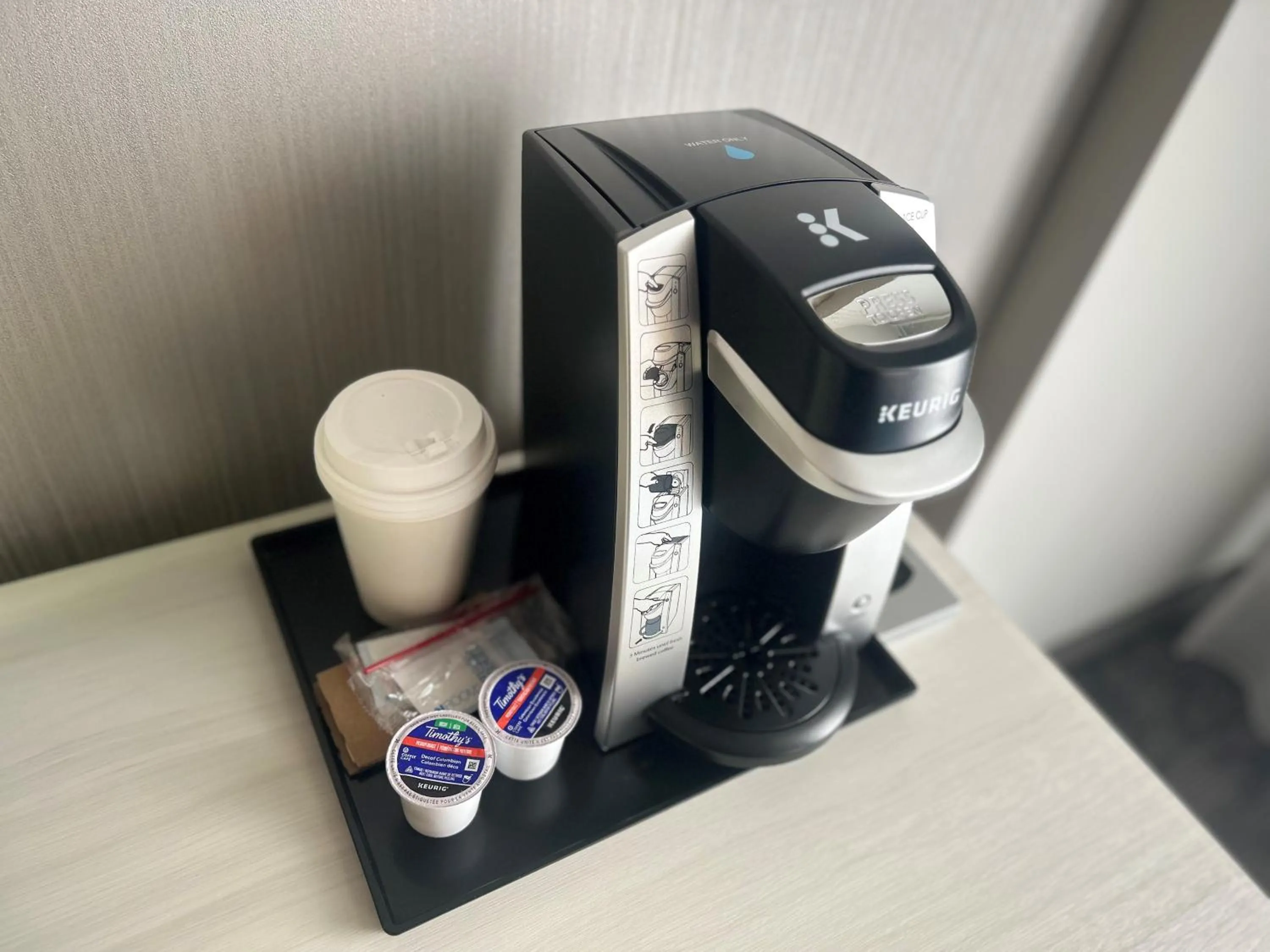 Coffee/tea facilities in Courtyard by Marriott Montreal Brossard