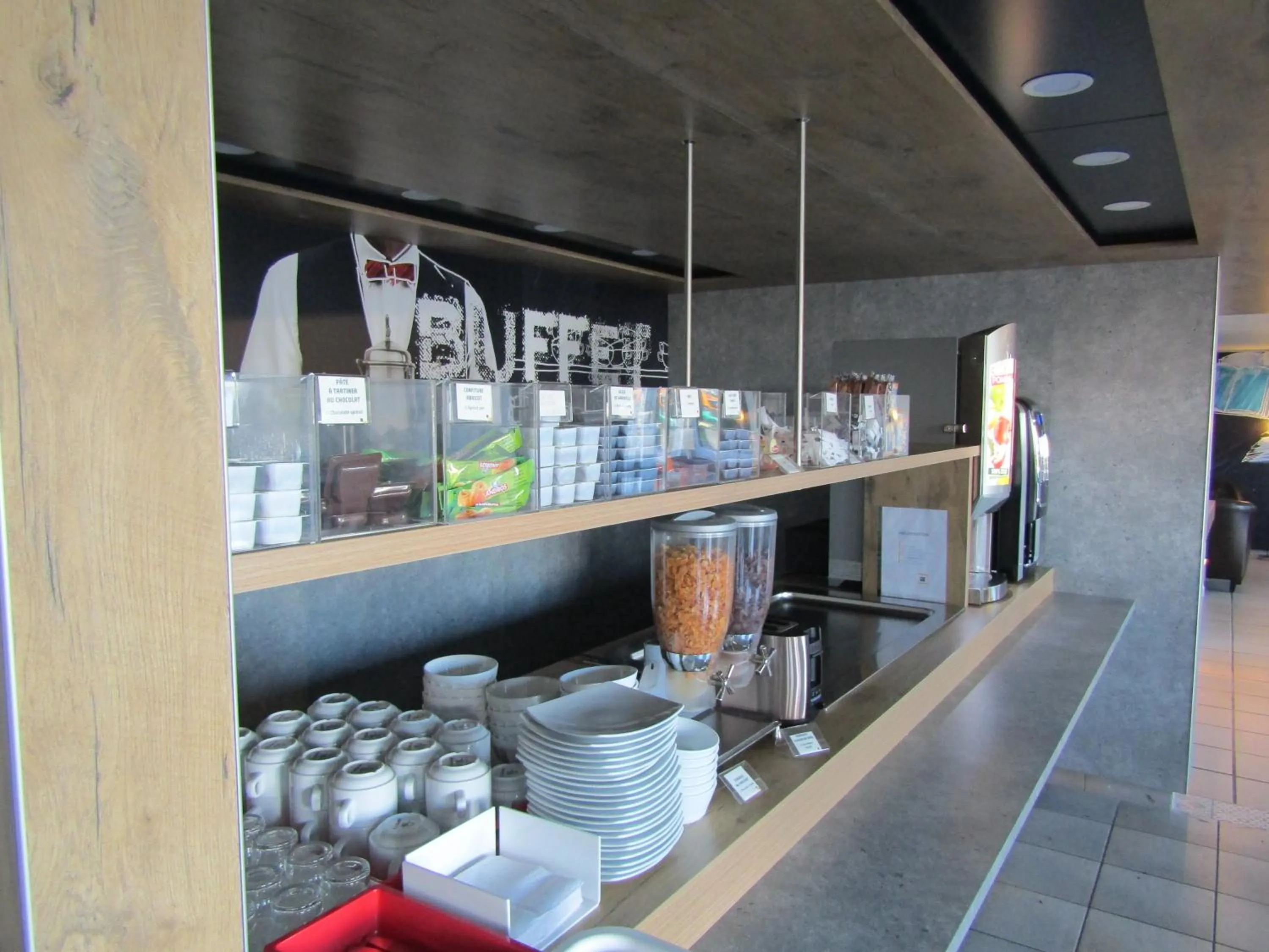 Lounge or bar in ibis budget Chilly-Mazarin Les Champarts