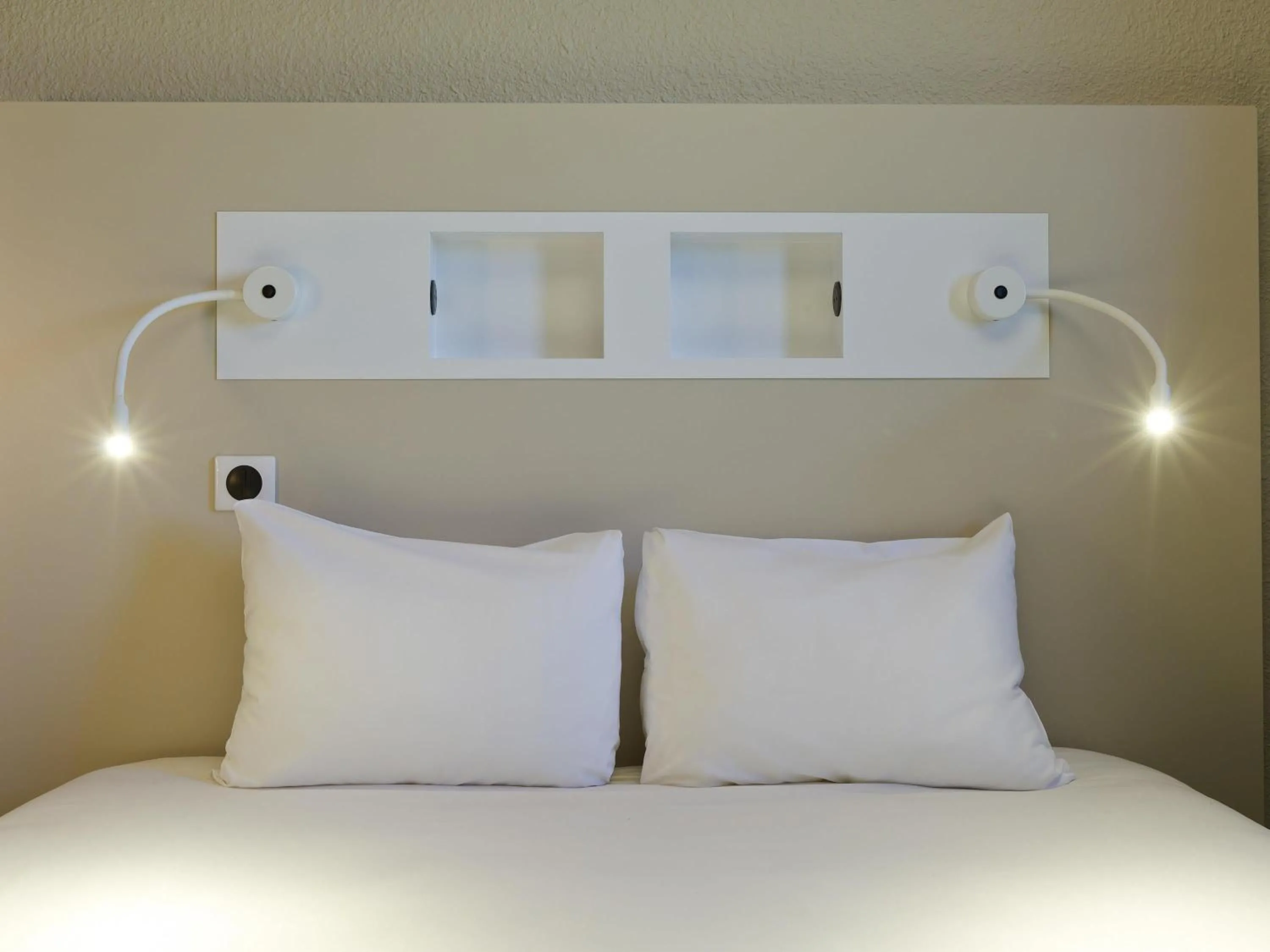 Bedroom, Bed in ibis budget Chilly-Mazarin Les Champarts