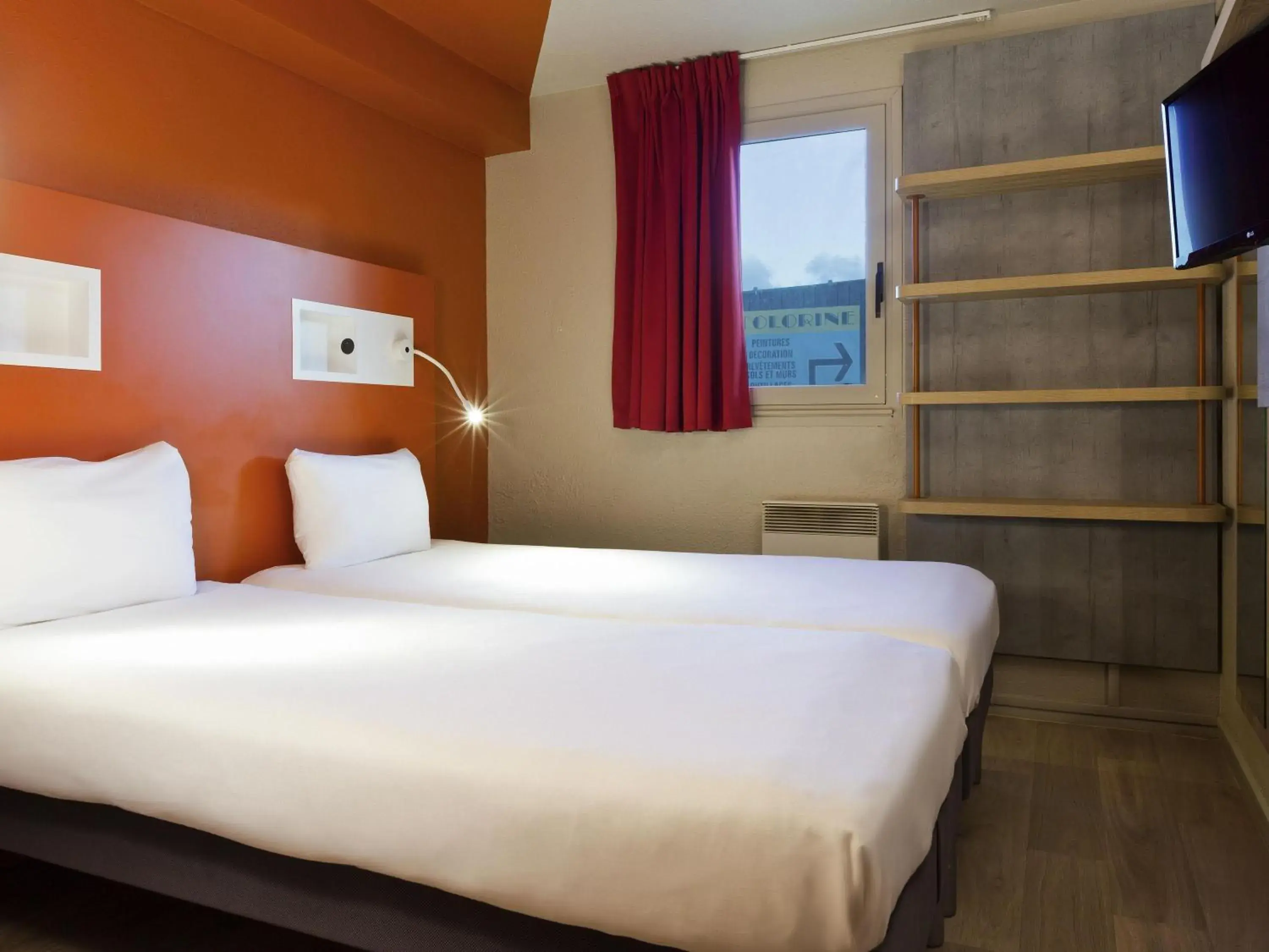 Twin Room in ibis budget Chilly-Mazarin Les Champarts Twin Room in ibis budget Chilly-Mazarin Les Champarts
