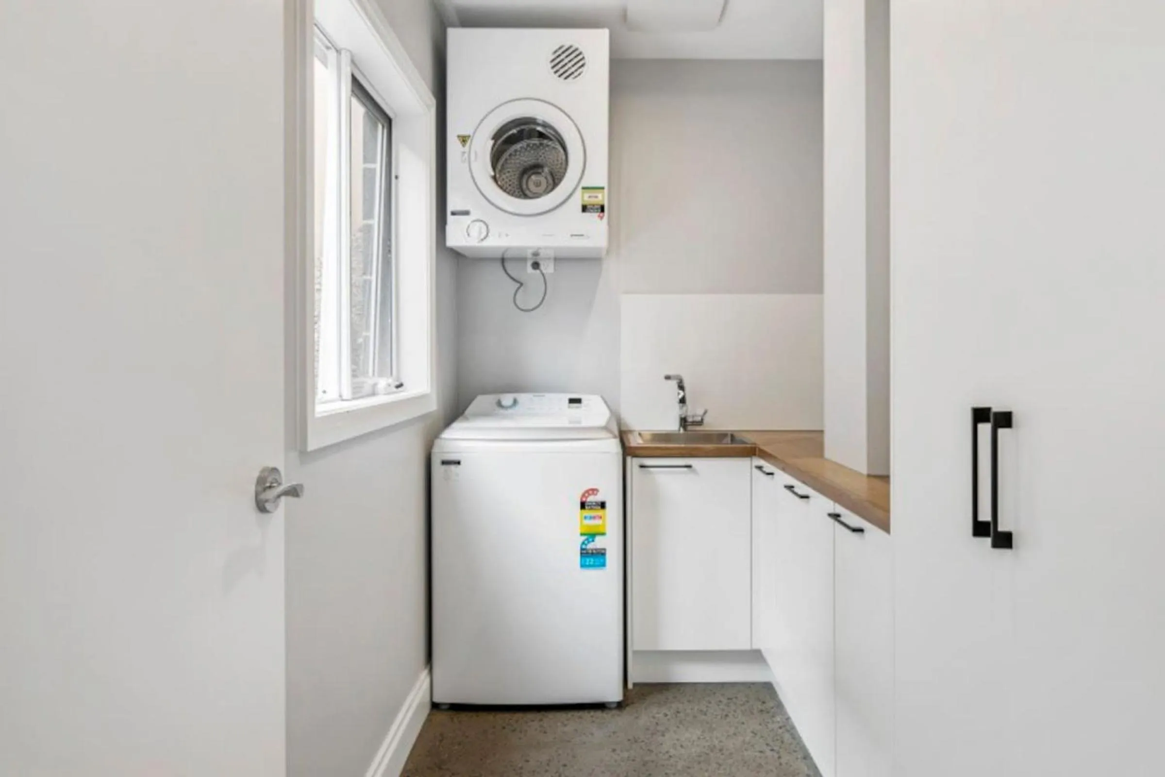 laundry in HALE KUPA Rye Beach House Spa Table Tennis