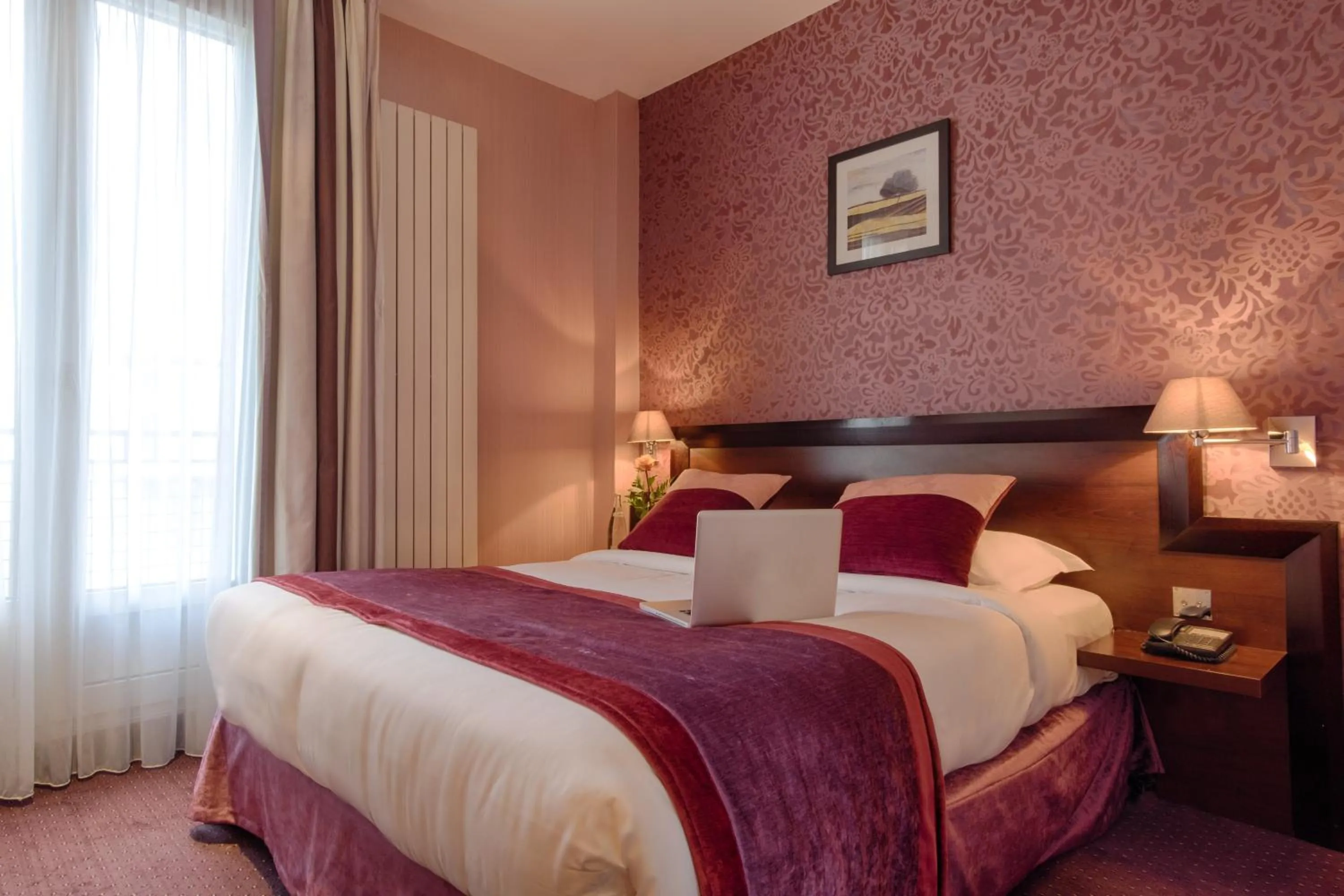 Bedroom, Bed in Virgina