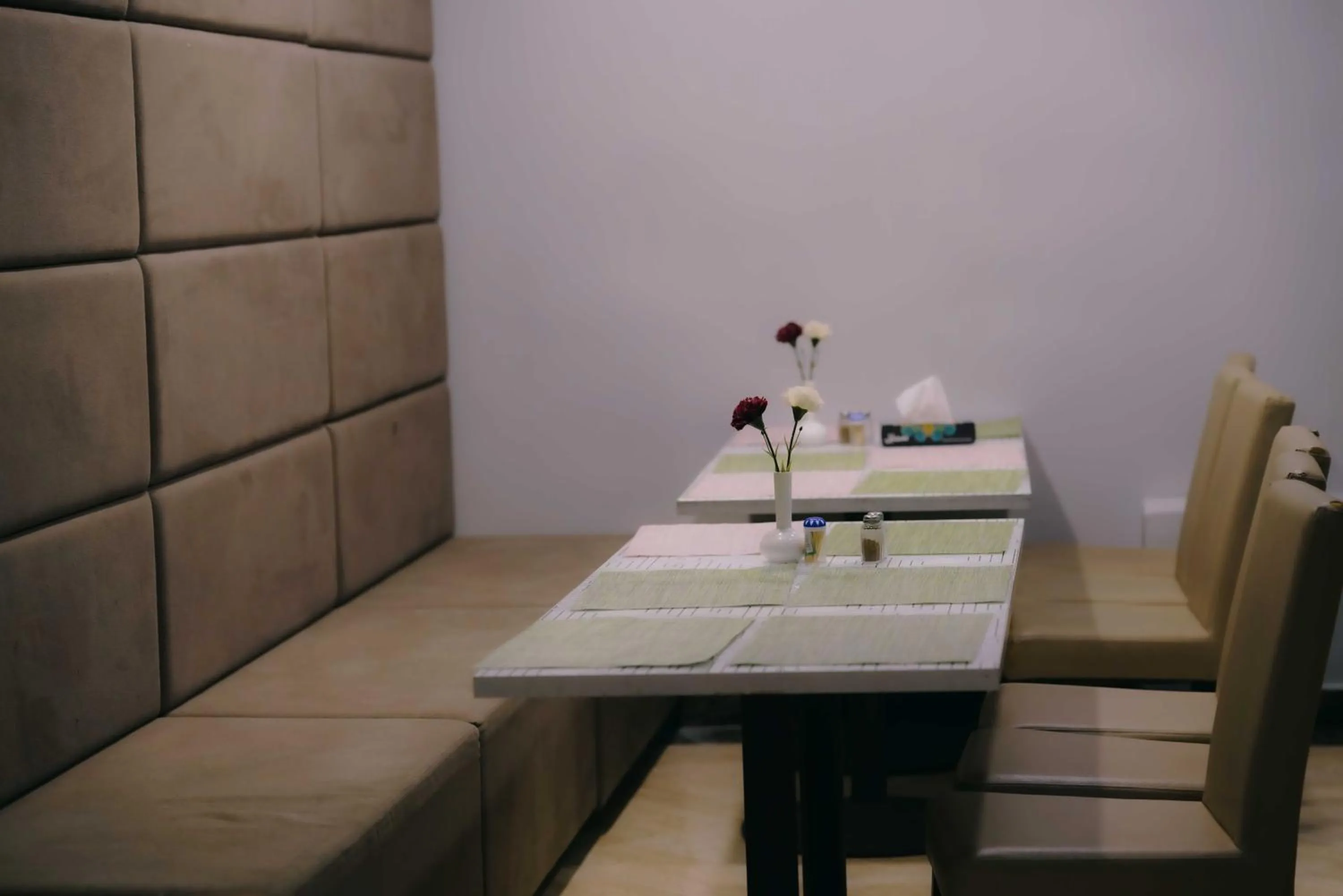 Restaurant/places to eat in Nour Althuria Hotel - Elaf Almaqam