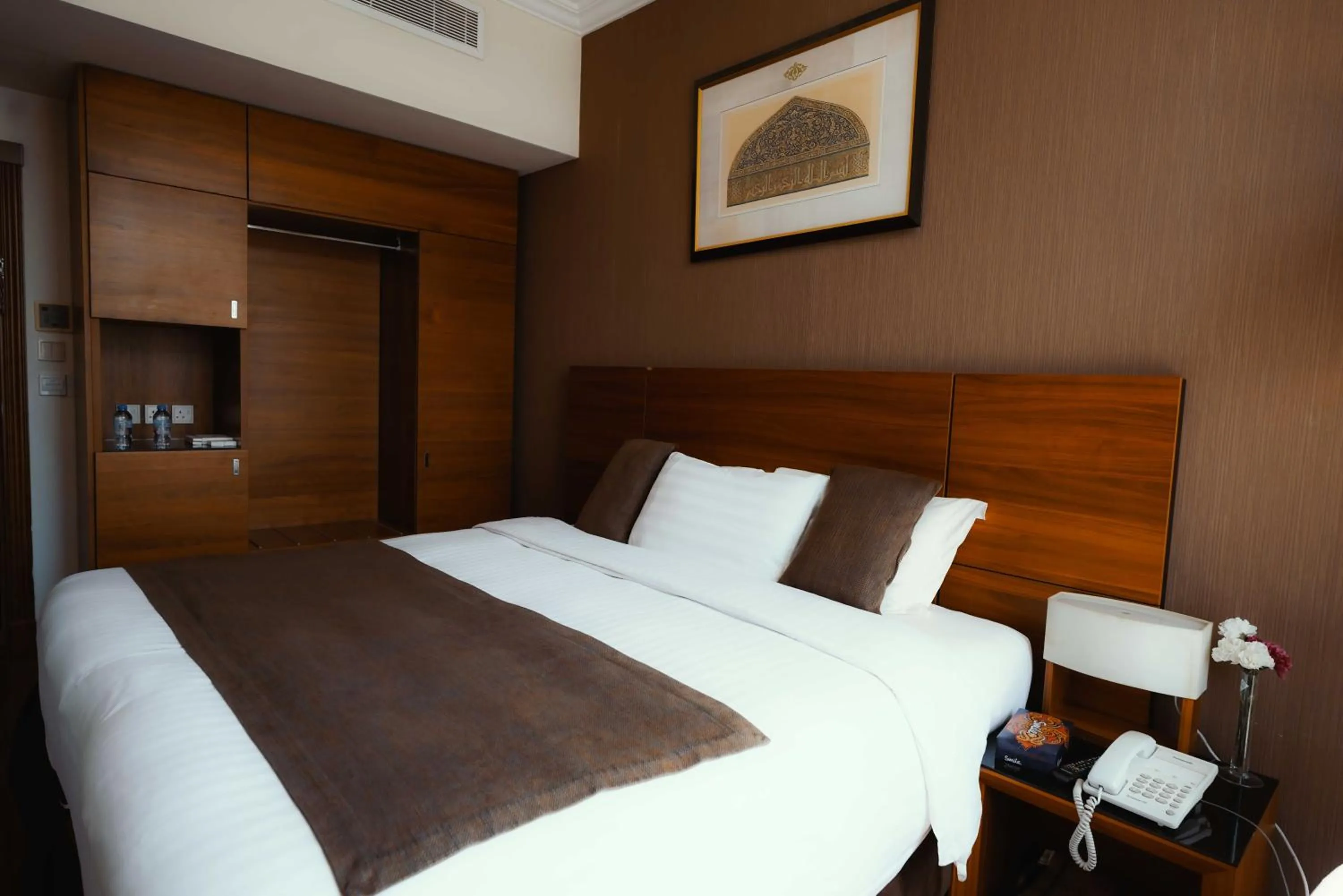 Bed in Nour Althuria Hotel - Elaf Almaqam