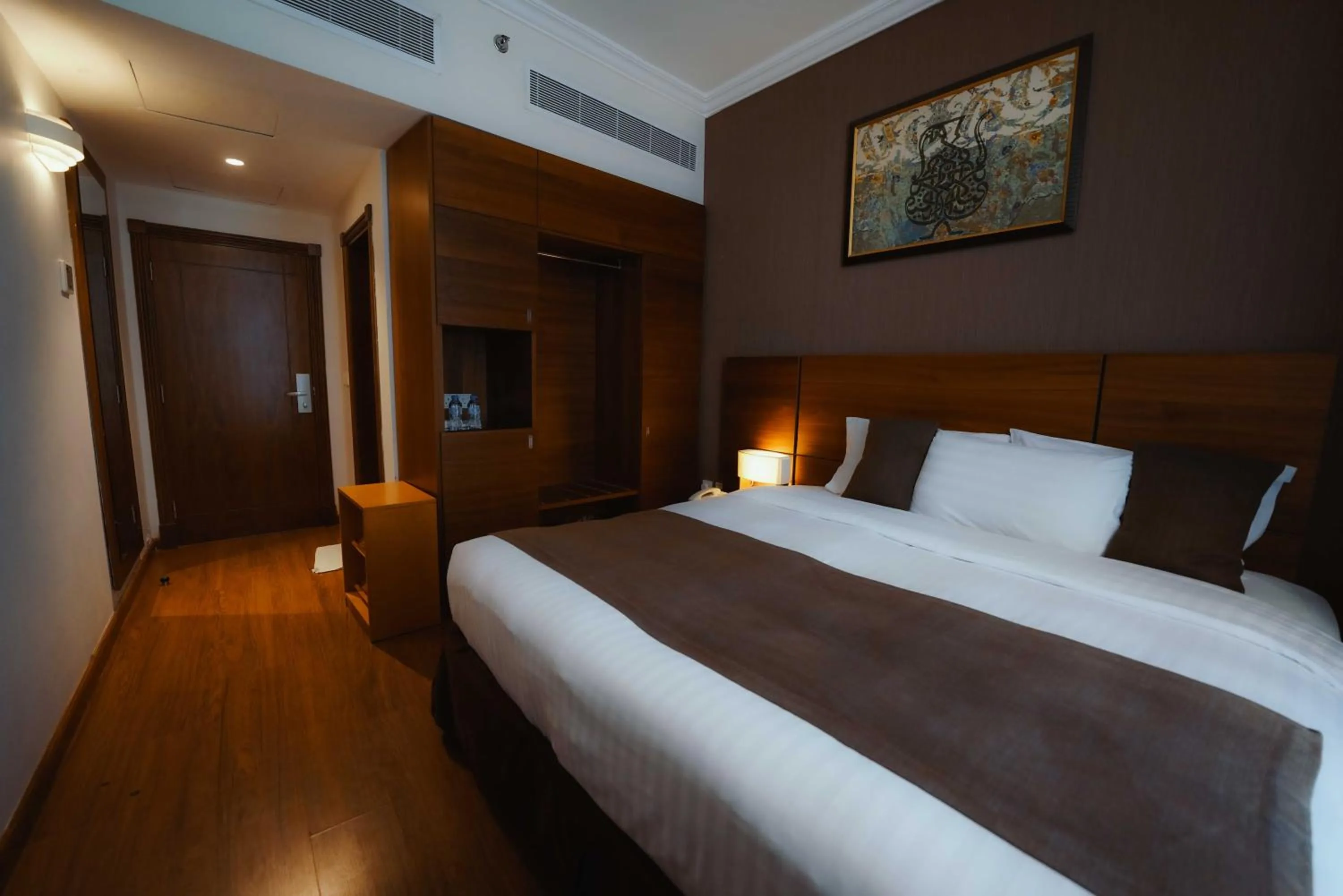 Bed in Nour Althuria Hotel - Elaf Almaqam