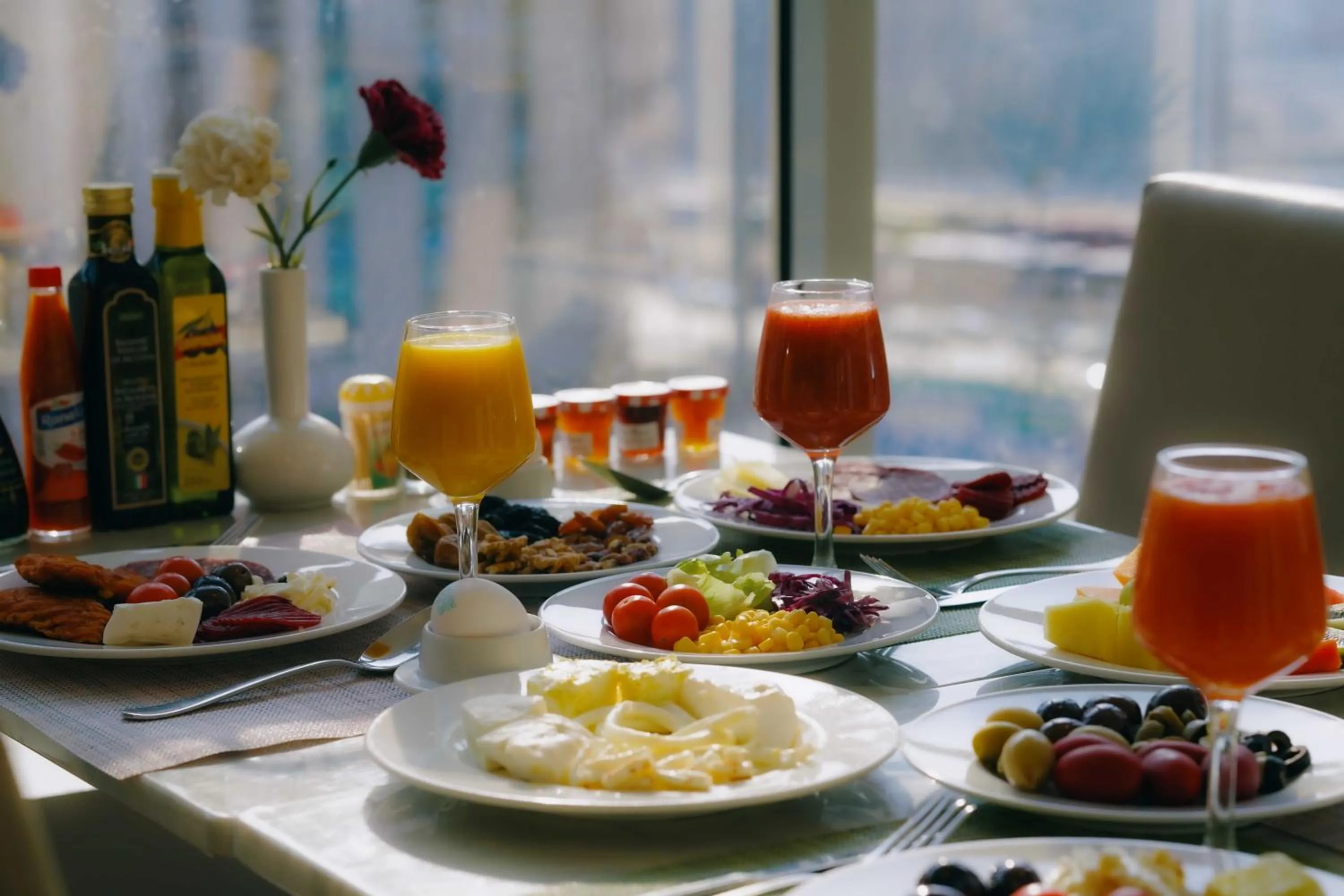 Breakfast in Nour Althuria Hotel - Elaf Almaqam