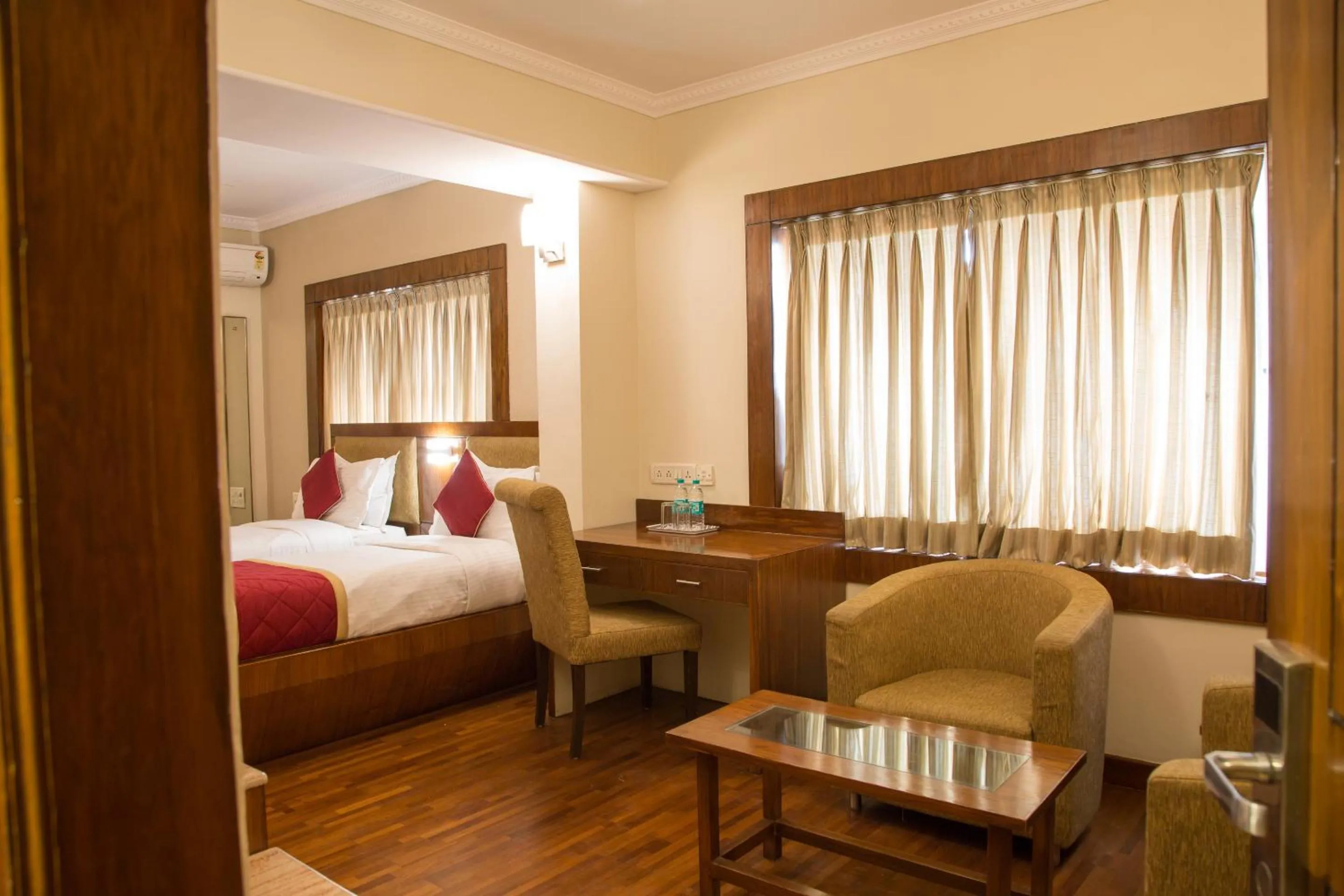 Bedroom, Bed in New Rainbow Business Hotel