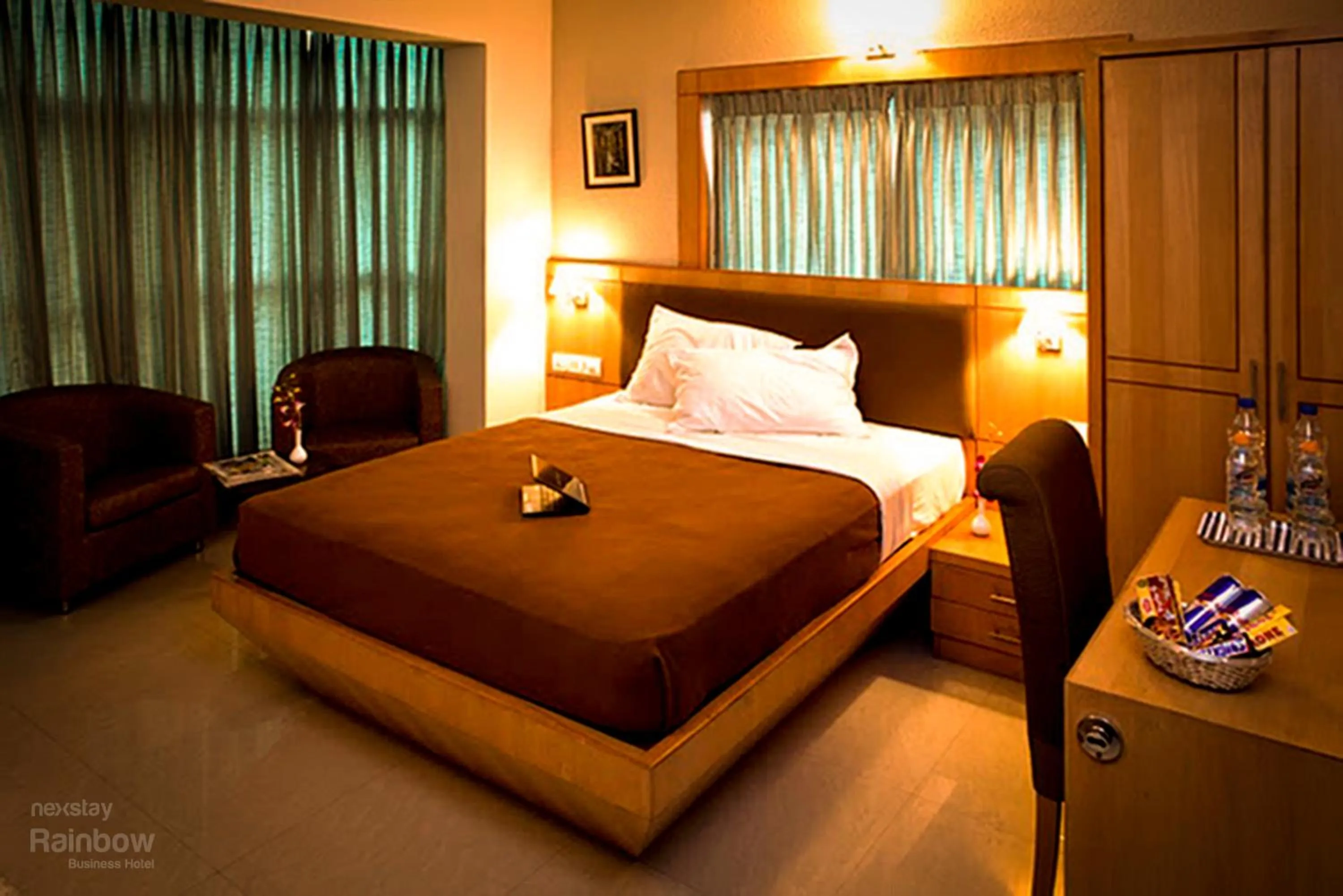 Bedroom, Bed in New Rainbow Business Hotel