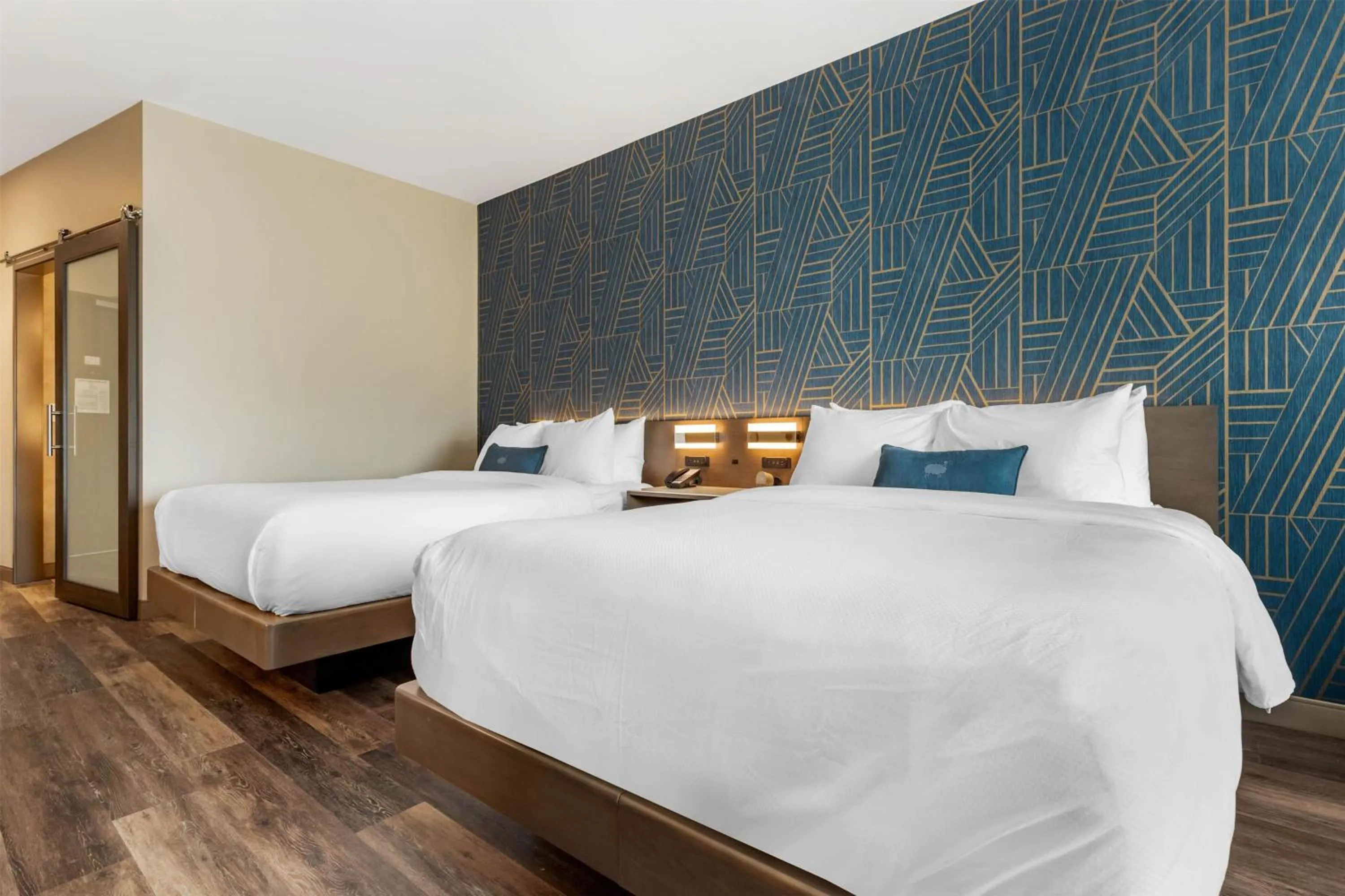 Bed in DoubleTree by Hilton Summerville Nexton