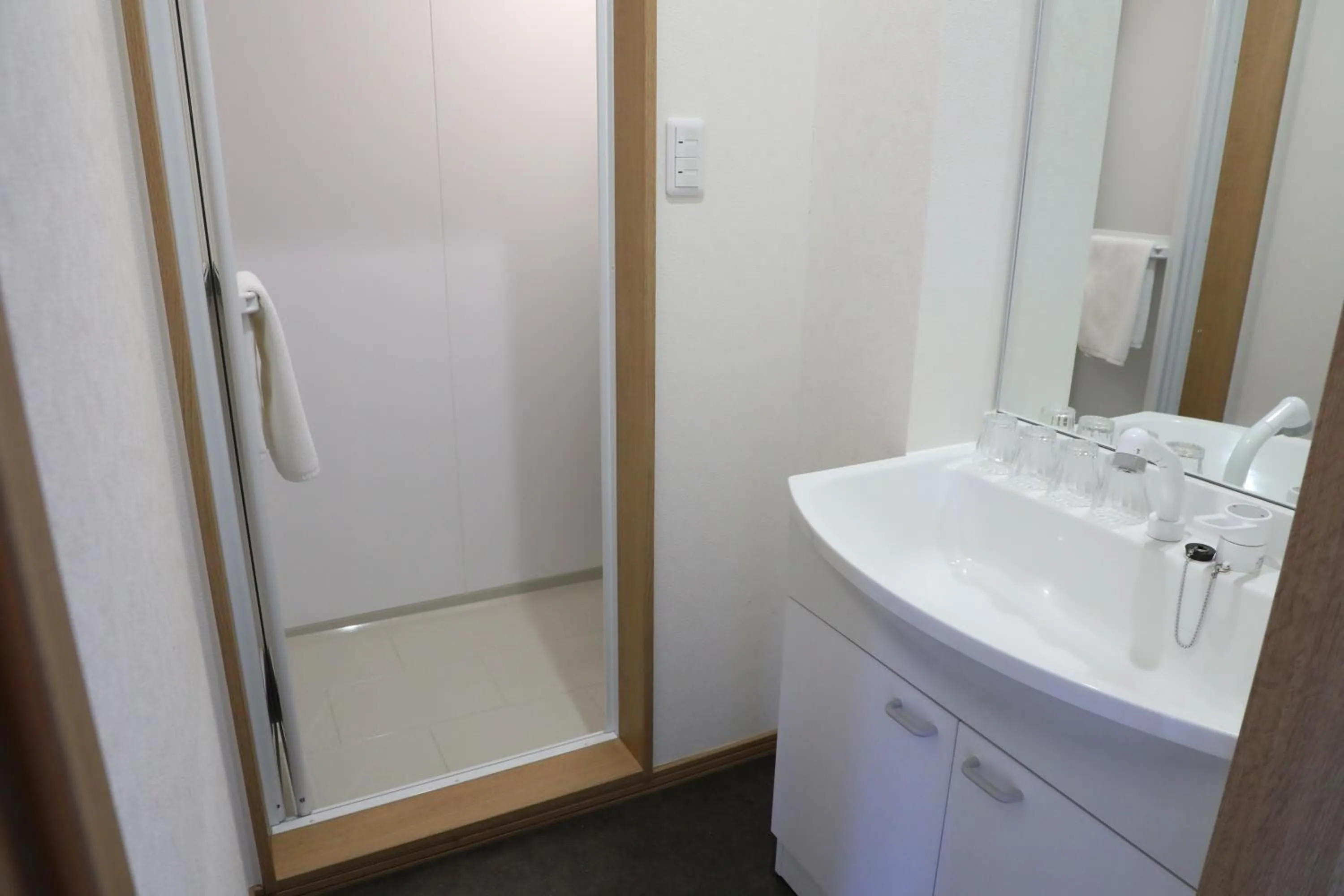 Shower in Donguri House