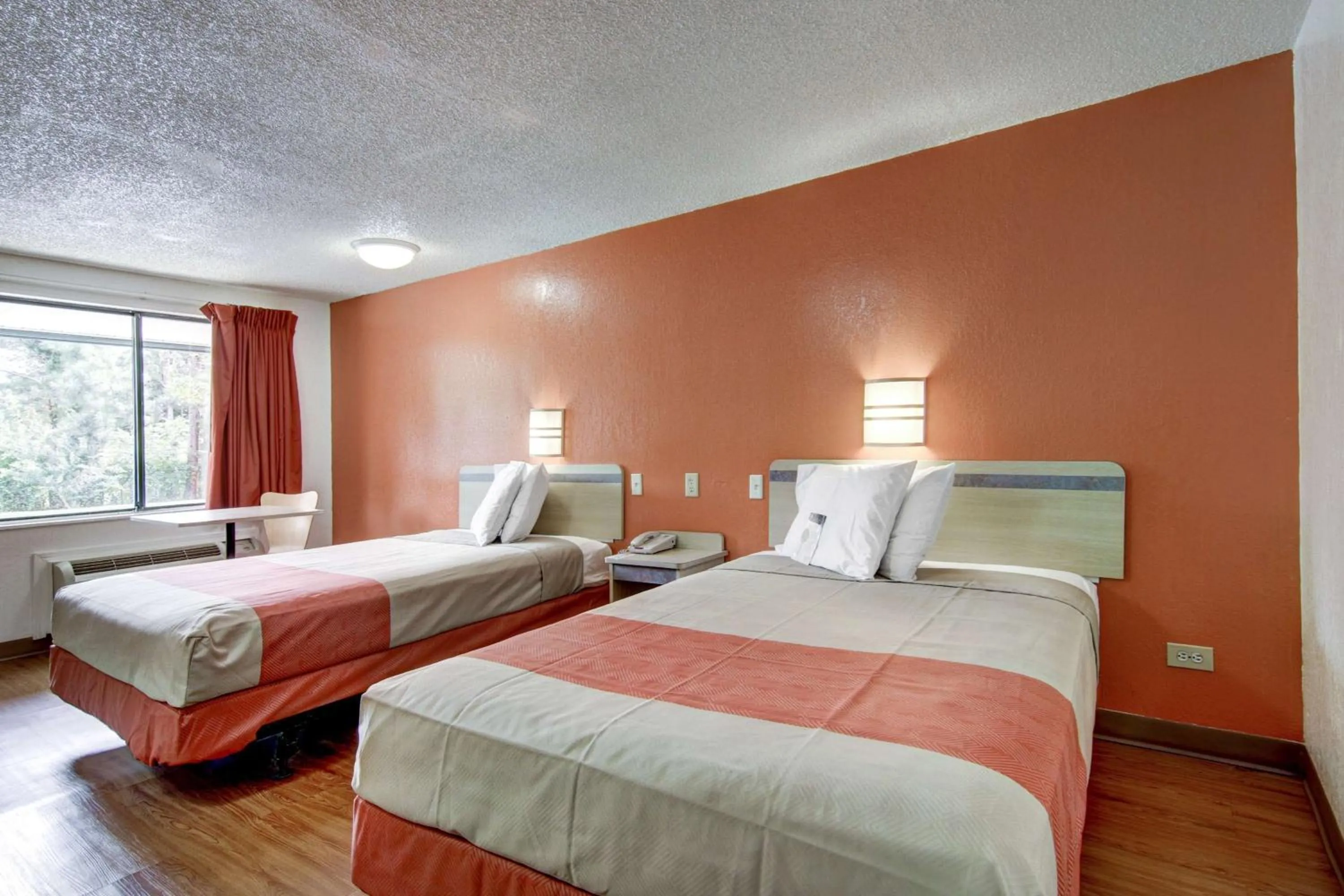 Photo of the whole room, Bed in Motel 6-Union City, GA - Atlanta Airport
