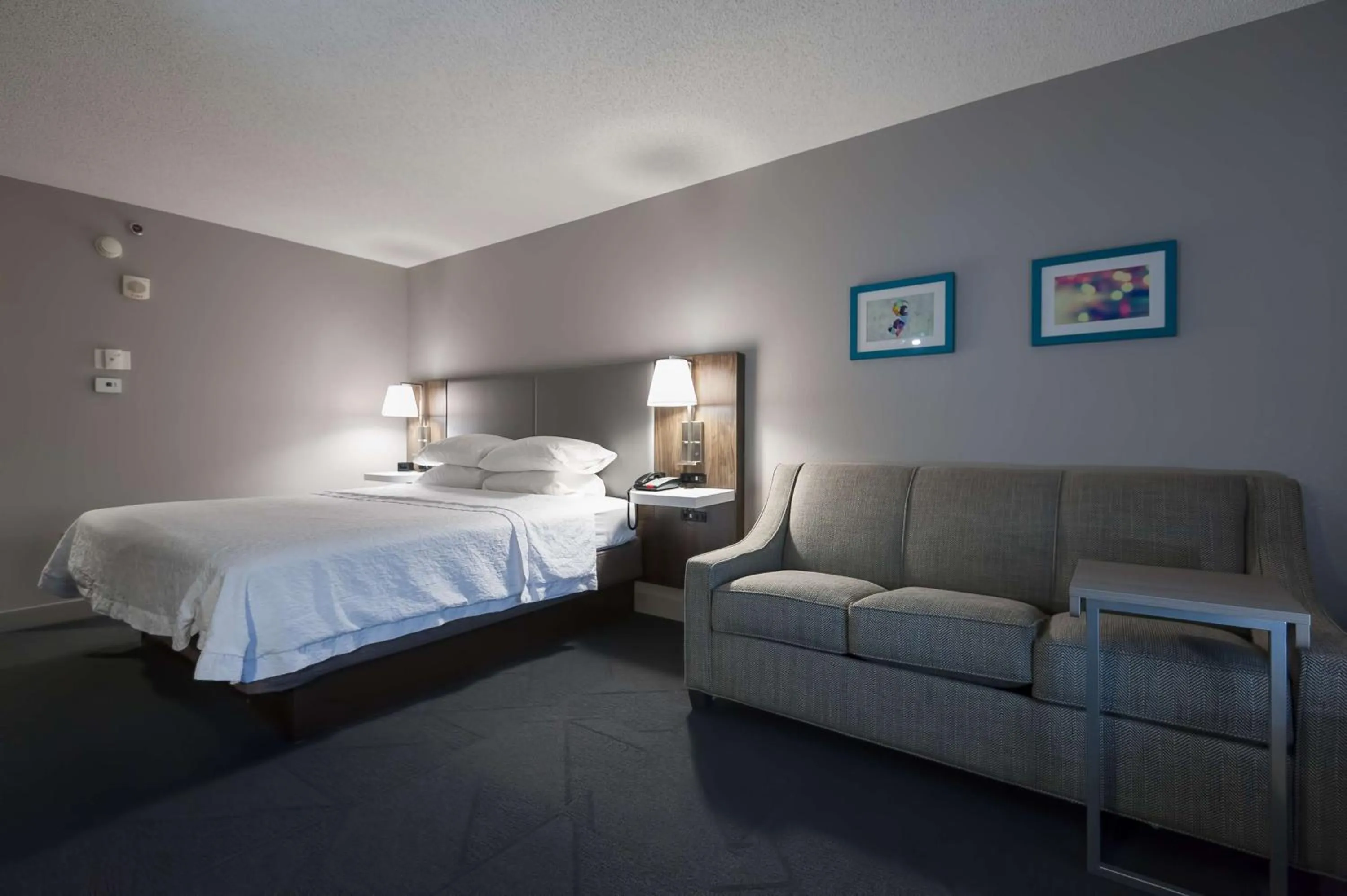 Bed in Hampton Inn East Windsor