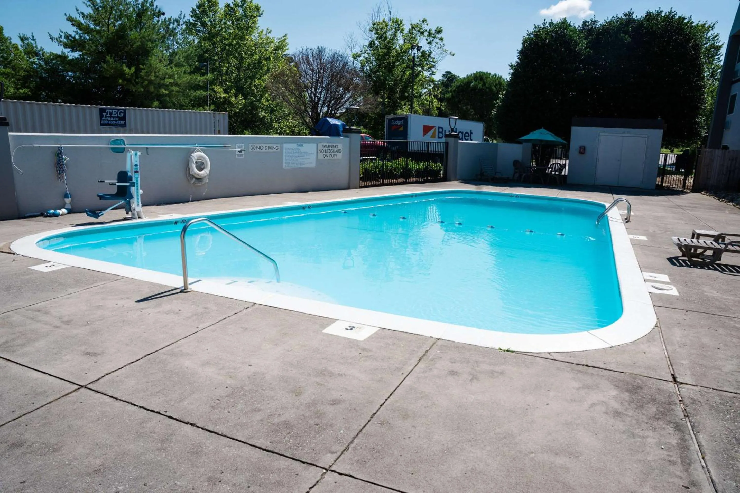 Swimming pool in Sleep Inn & Suites West Knoxville