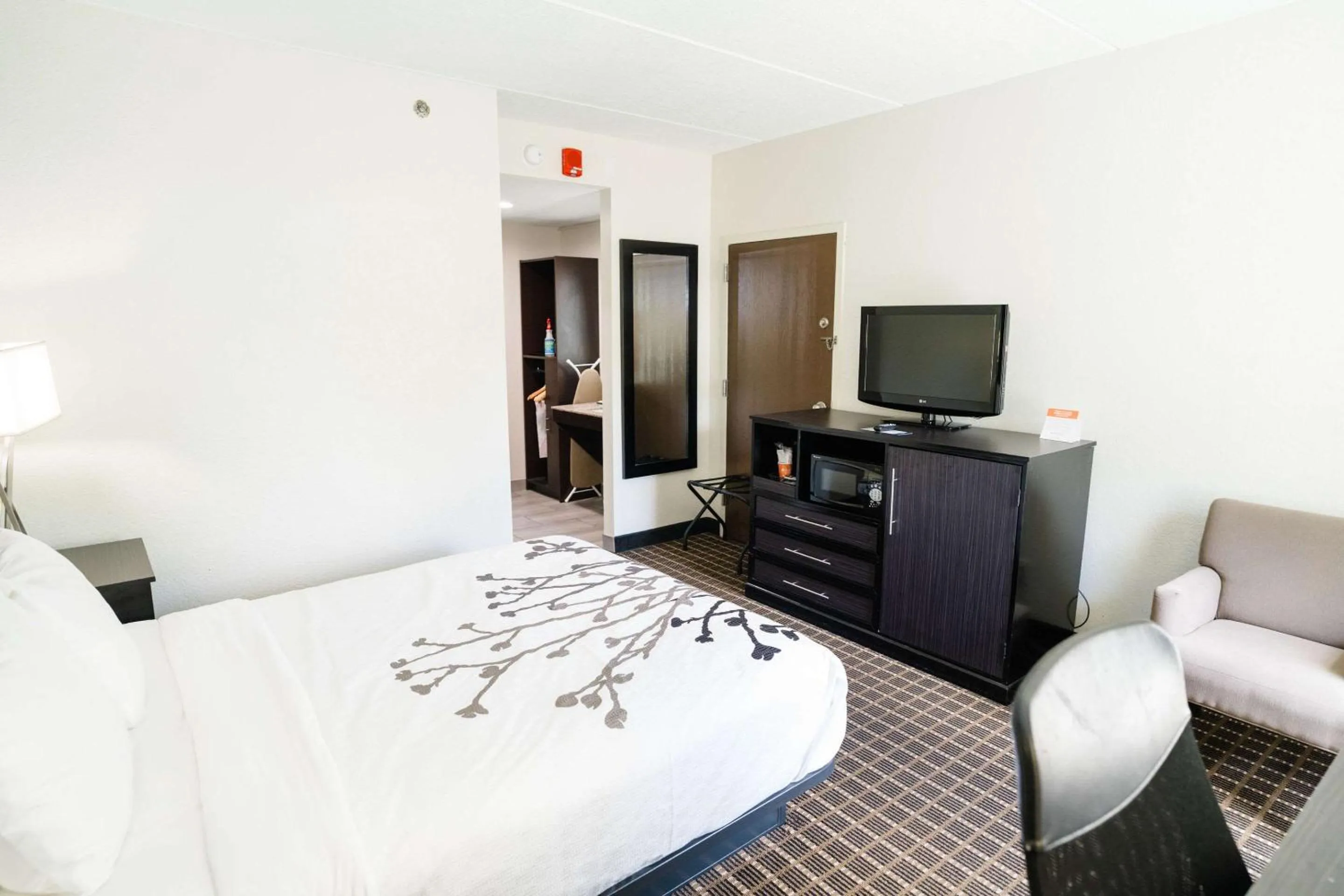 Bedroom, Bed in Sleep Inn & Suites West Knoxville