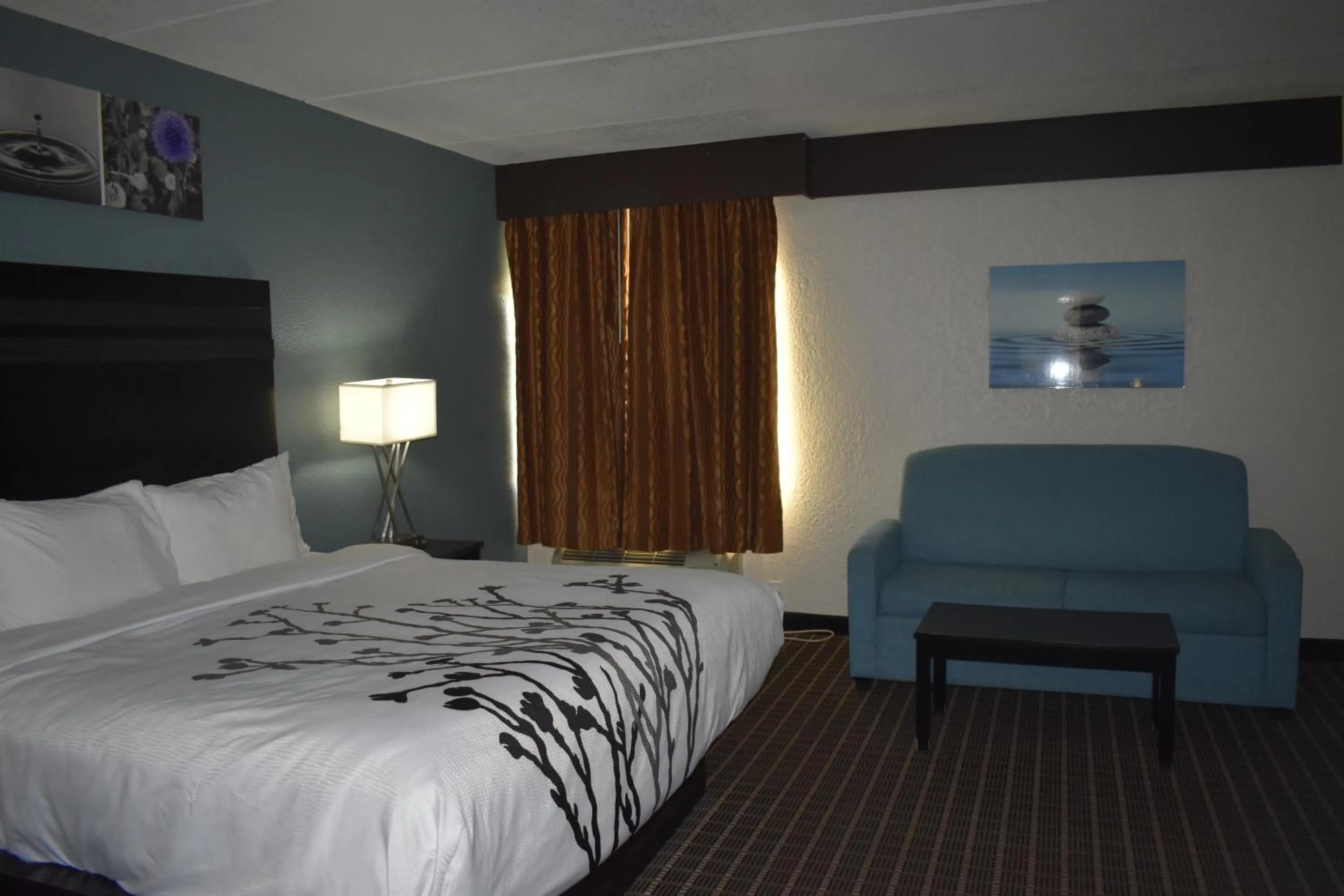 Bed in Sleep Inn & Suites West Knoxville